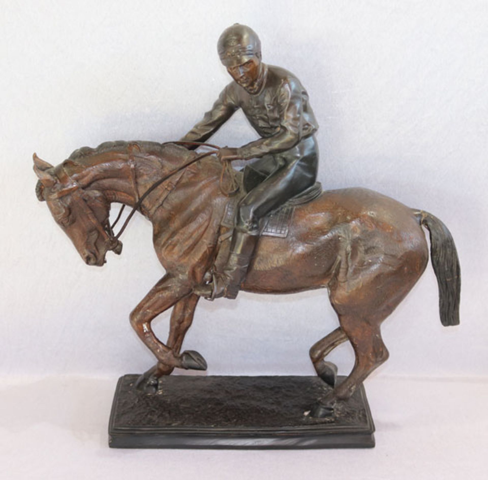 Tierskulptur 'Jockey mit Pferd', Metall, ev. Bronze, Schwanz geklebt, H 55 cm, L 61 cm, T 22 cm
