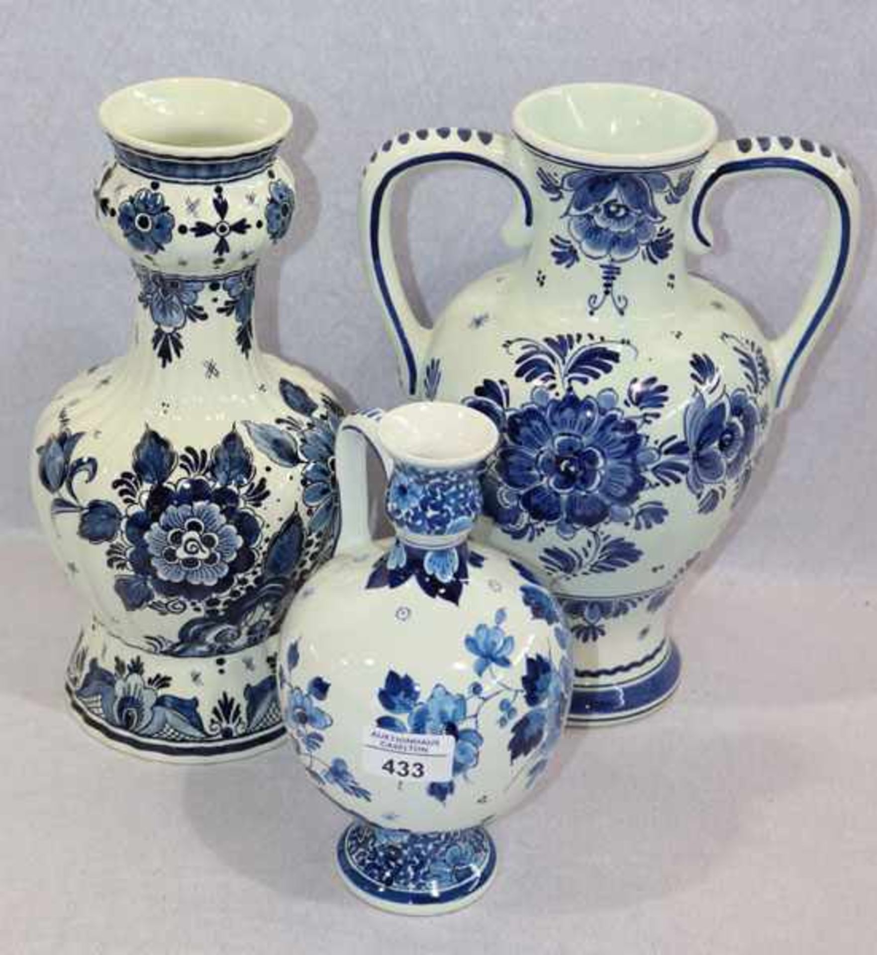 Konvolut von 3 Delfter Vasen mit blauem Dekor, H 23/31 cm, Gebrauchsspuren