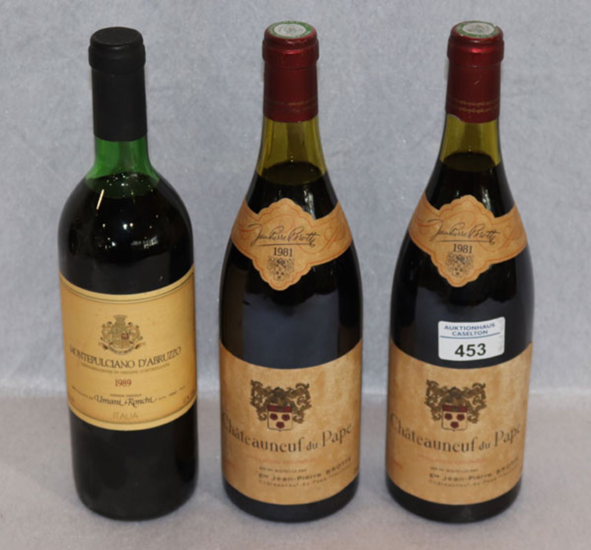 2 Flaschen Châteaunef du Pape, 1981 und eine Flasche Montepulciano DÀbruzzo, 1989