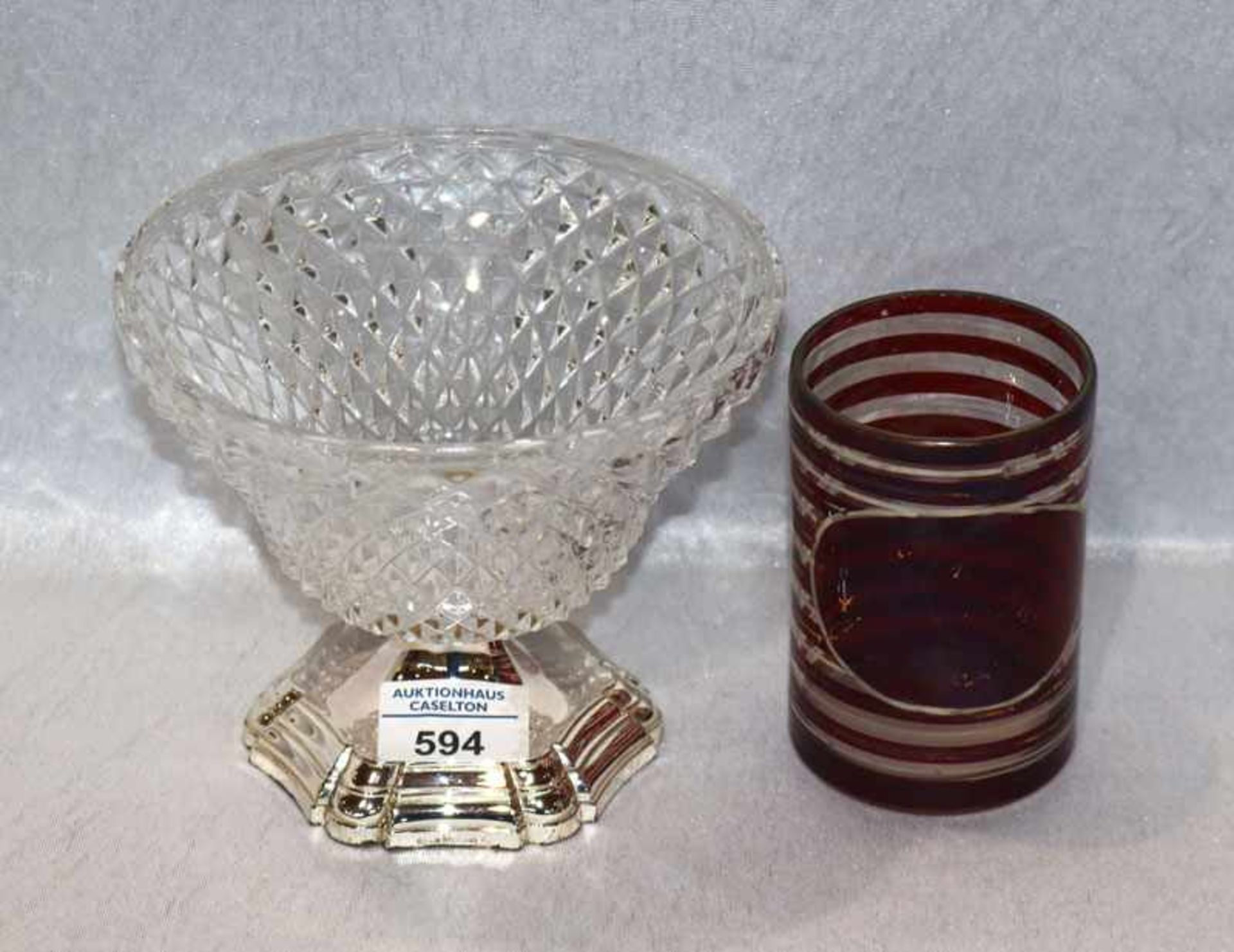 Glasschale mit 925 Silberfuß, H 13,5 cm, D 16,5 cm, und Glasbecher mit rot/weißem Streifendekor, H