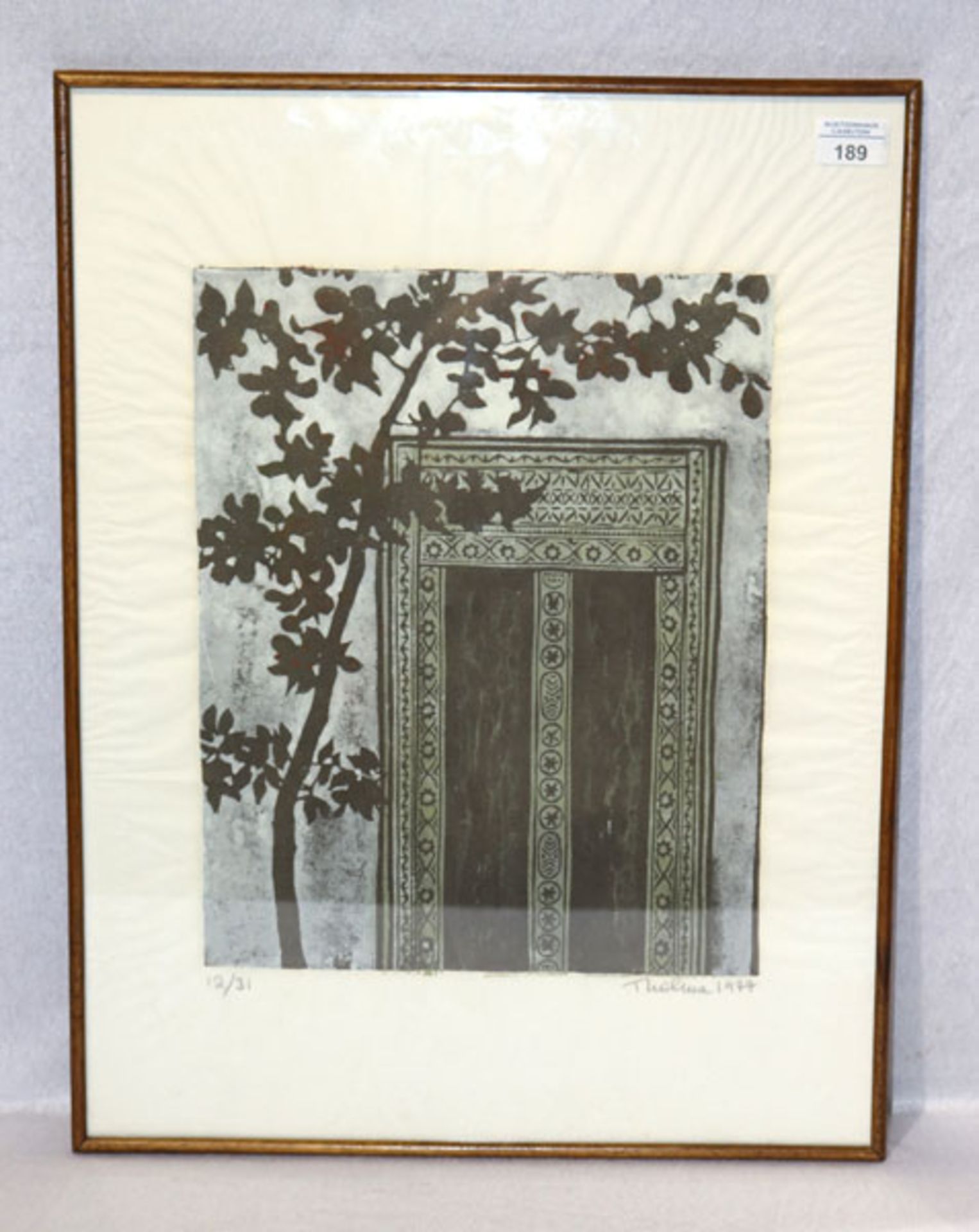 Holzschnitt 'Arabische Tür', Nr. 12/31, signiert Thelma ? 1977, unter Glas gerahmt, incl. Rahmen