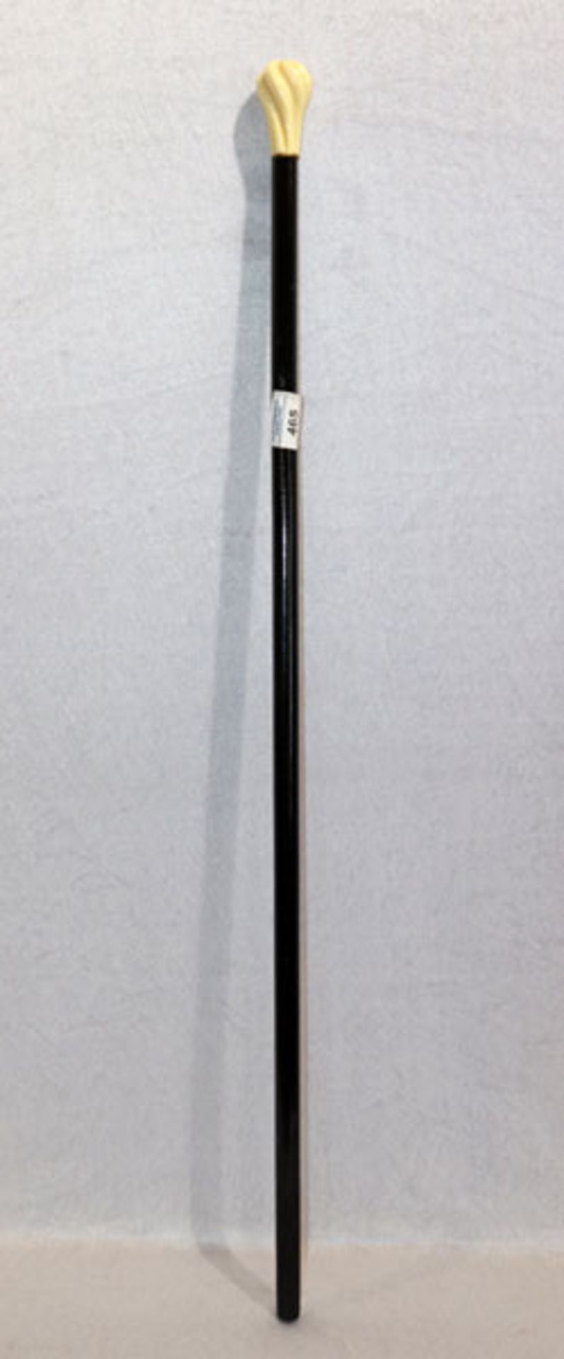 Holz Spazierstock mit gedrehtem Griff, monogrammiert CR 1867, L 90 cm, Gebrauchsspuren