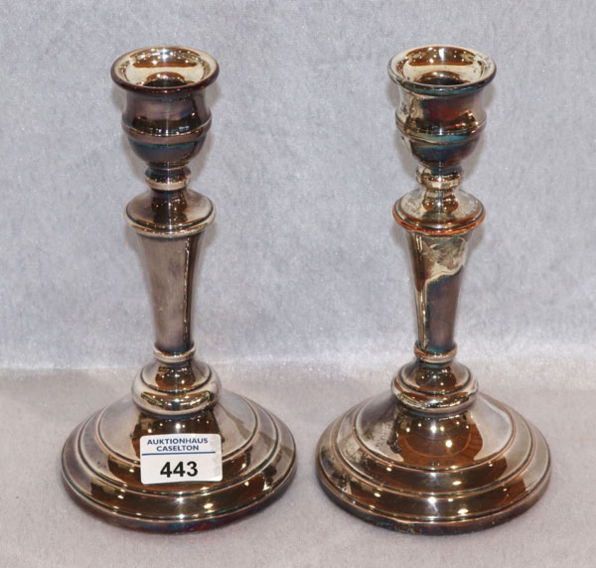 Paar versilberte Kerzenleuchter, Kupfer versilbert, H 22 cm, D 11 cm, berieben, Gebrauchsspuren