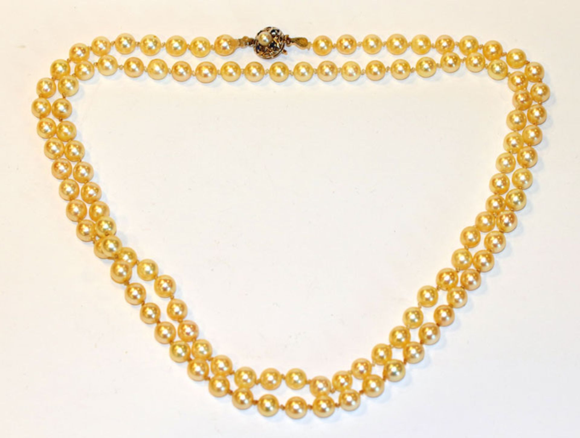 Perlenkette mit 14 k Weißgold Schließe mit Perle und 4 Safiren, L 100 cm, Tragespuren