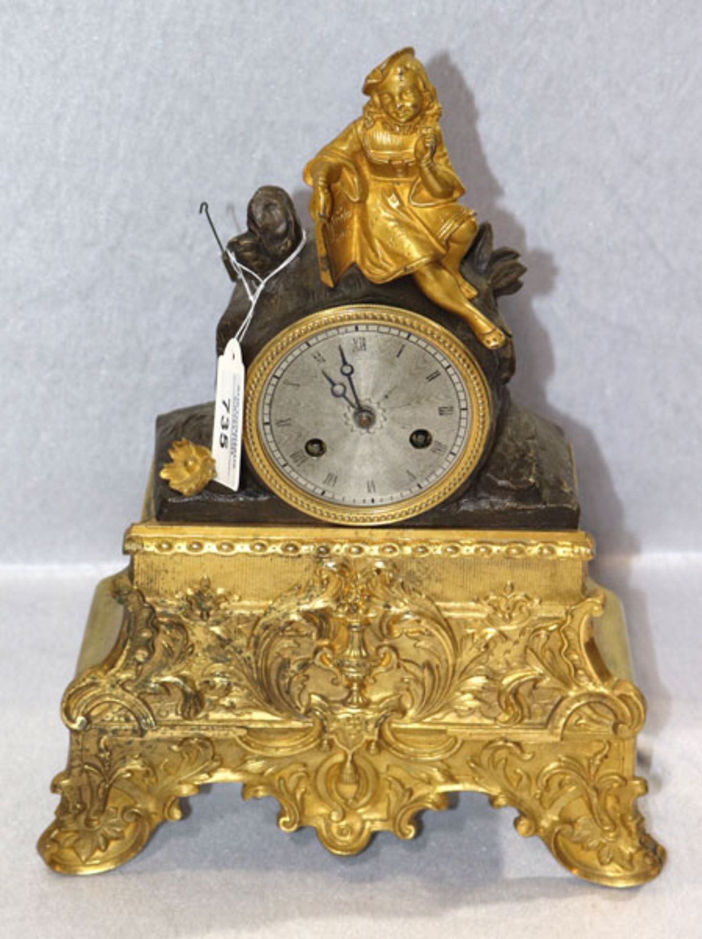 Kaminuhr mit figürlicher Darstellung, Metall, 19. Jahrhundert, ohne Schlüssel, H 32 cm, B 23 cm, T 9