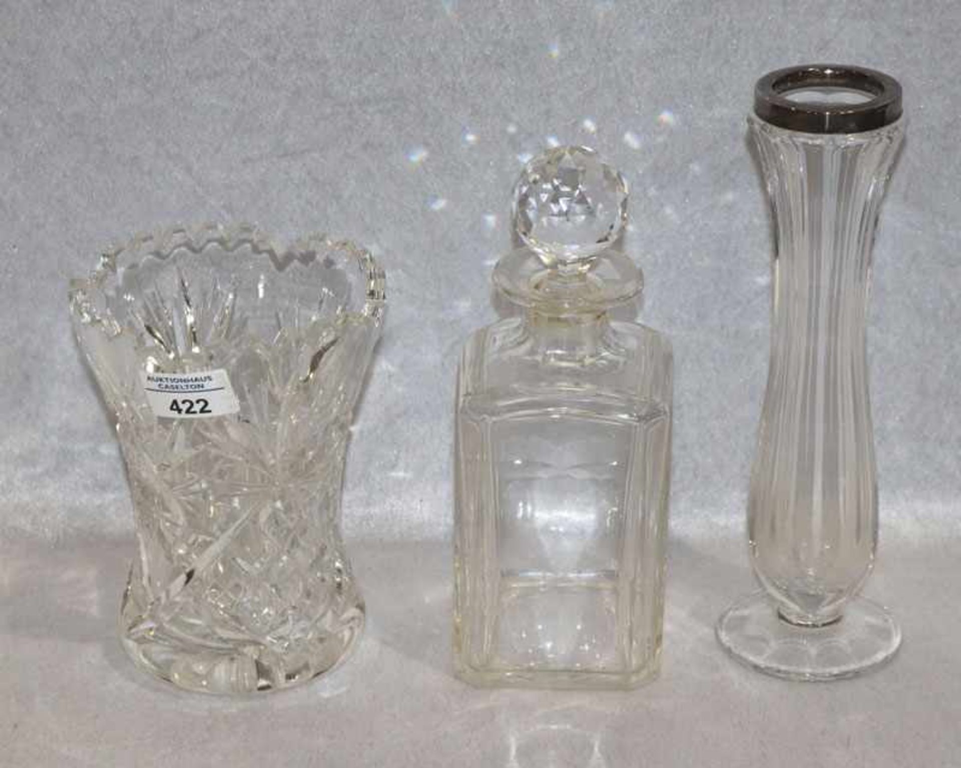 Konvolut: Kristallglas Vase mit Silberrand, H 26 cm, D 8 cm, Kristallglas Vase mit Schliffdekor, H