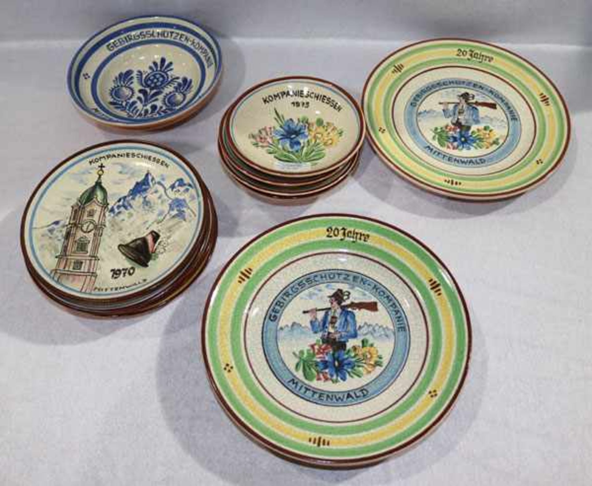 Konvolut von Kagel Keramik Teller und Schalen, meist Preise vom Kompanieschiessen, verschiedene