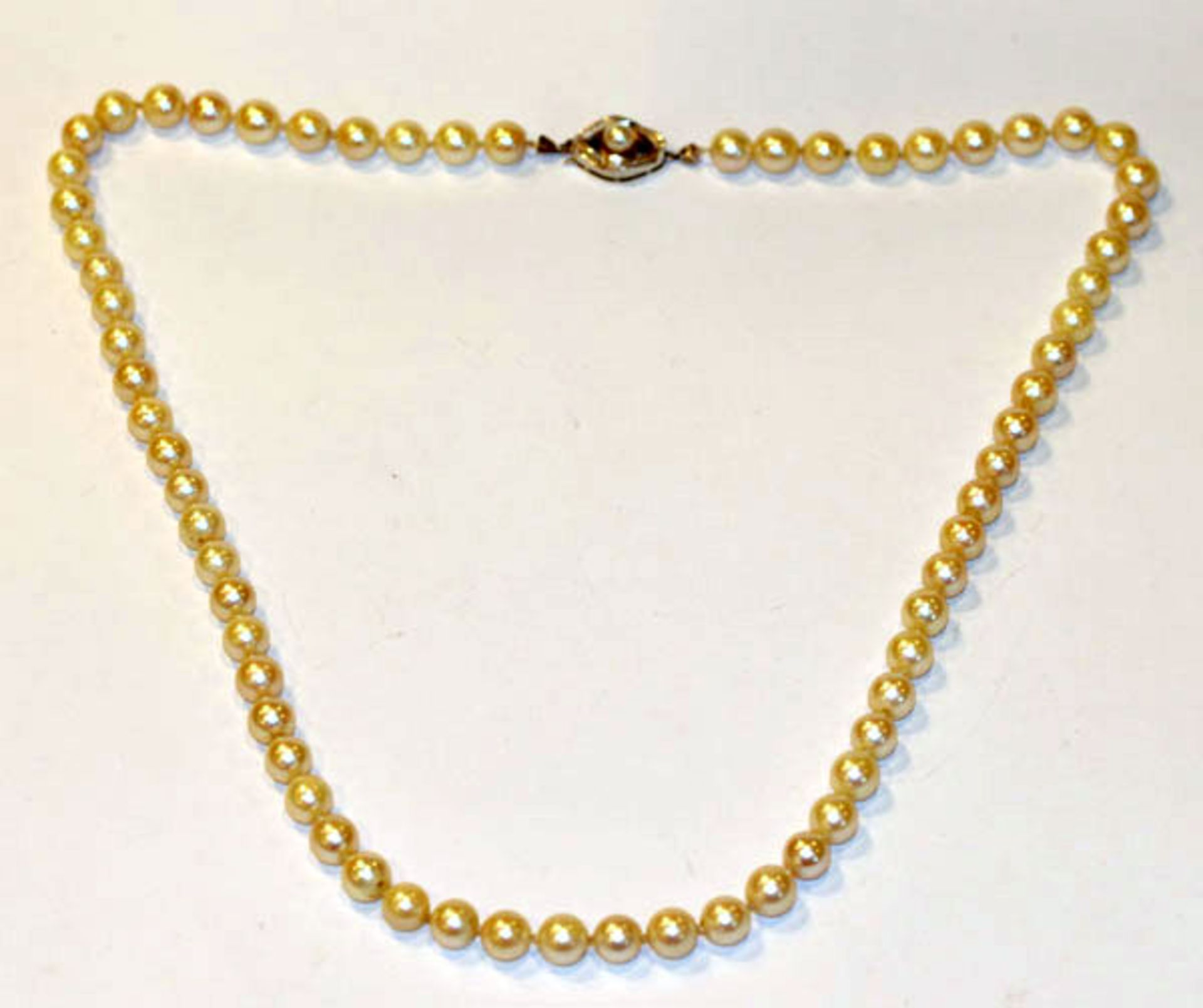 Perlenkette mit 14 k Weiß- und Gelbgold Schließe, L 62 cm