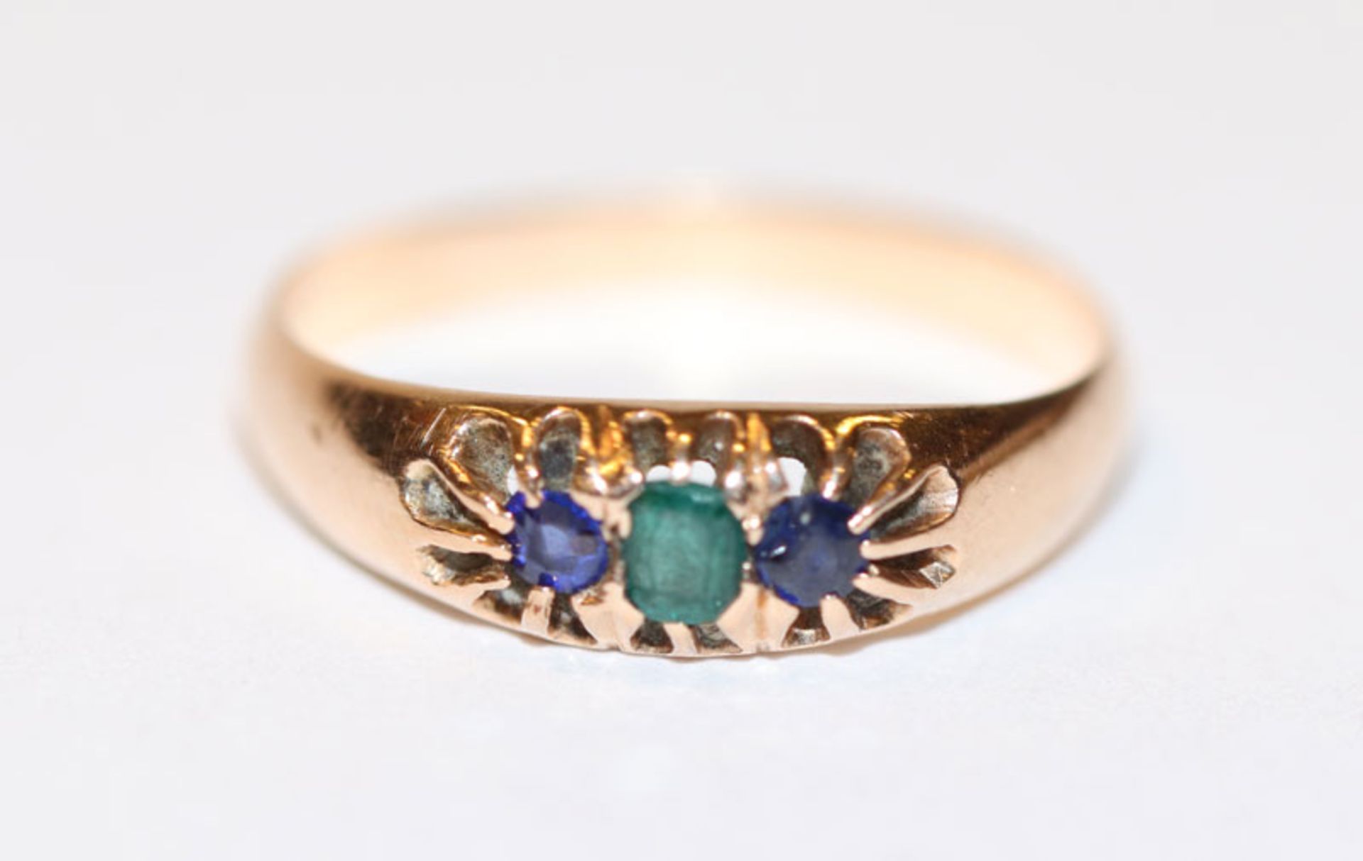 14 k Gelbgold Ring mit Smaragd und 2 Safiren, um 1910, Gr. 55