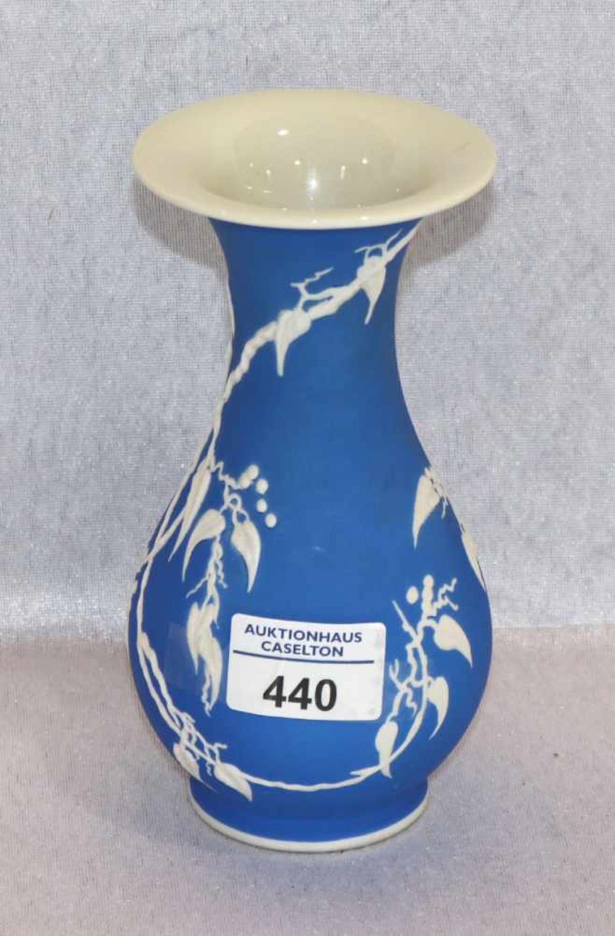 Rosenthal Kunstabteilung Selb Blumenvase, blau mit weißem Dekor, Floraldekor, H 17 cm, D 9 cm