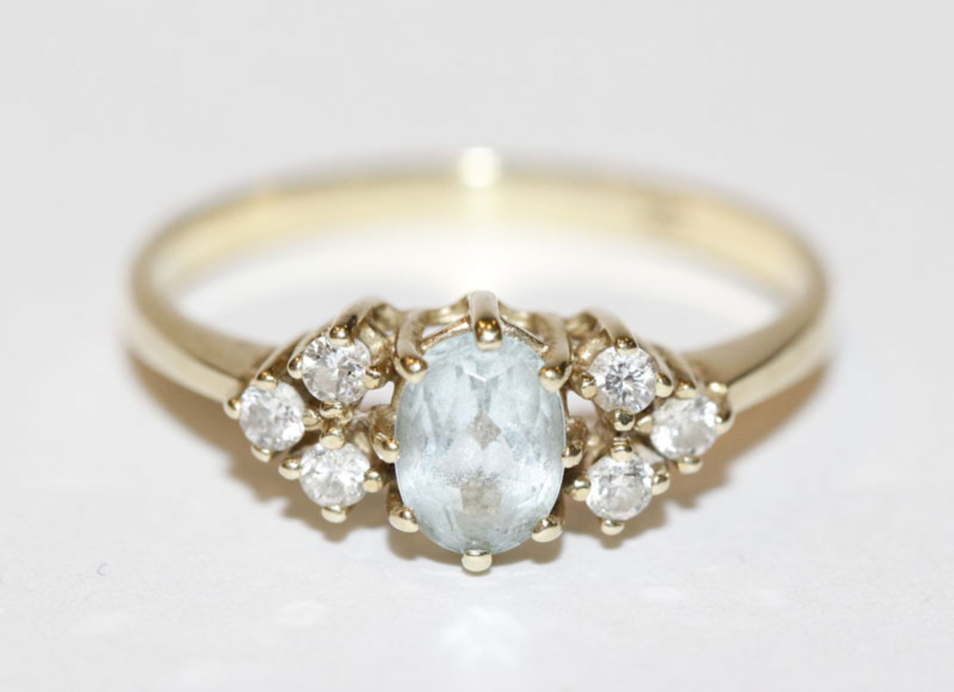 14 k Gelbgold Ring mit Blautopas und 6 Diamanten, Gr. 63