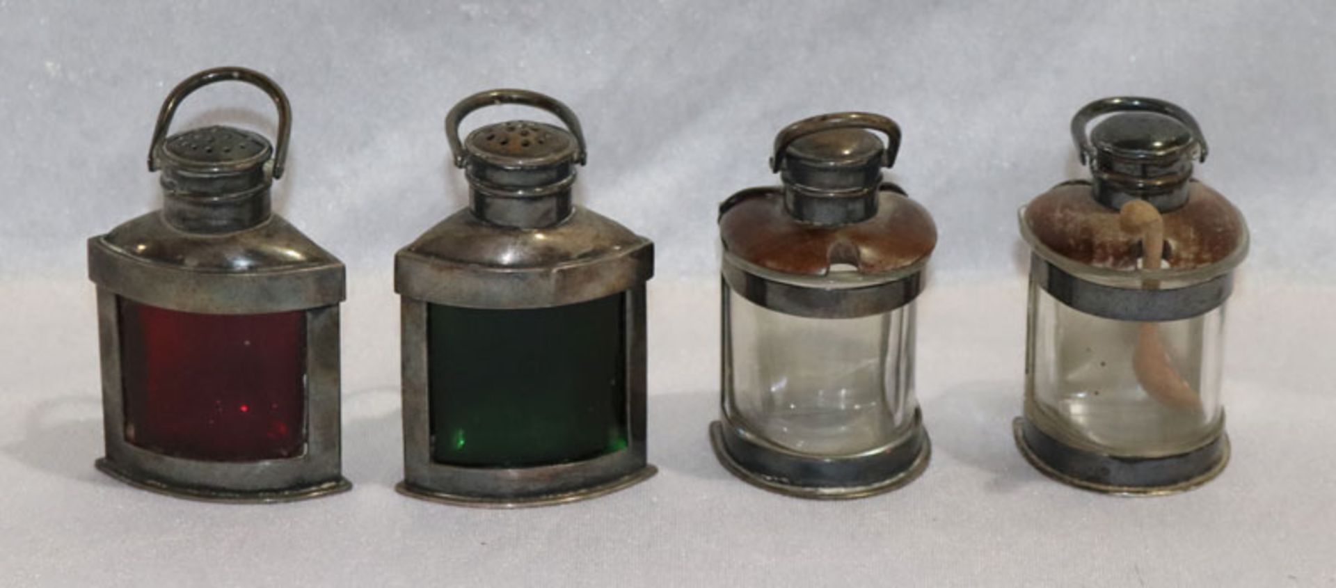 2 Salzgefäße in Form einer Schiffslampe, eines 800 Silber, gemarkt M. Hansen, eines versilbert, H 10