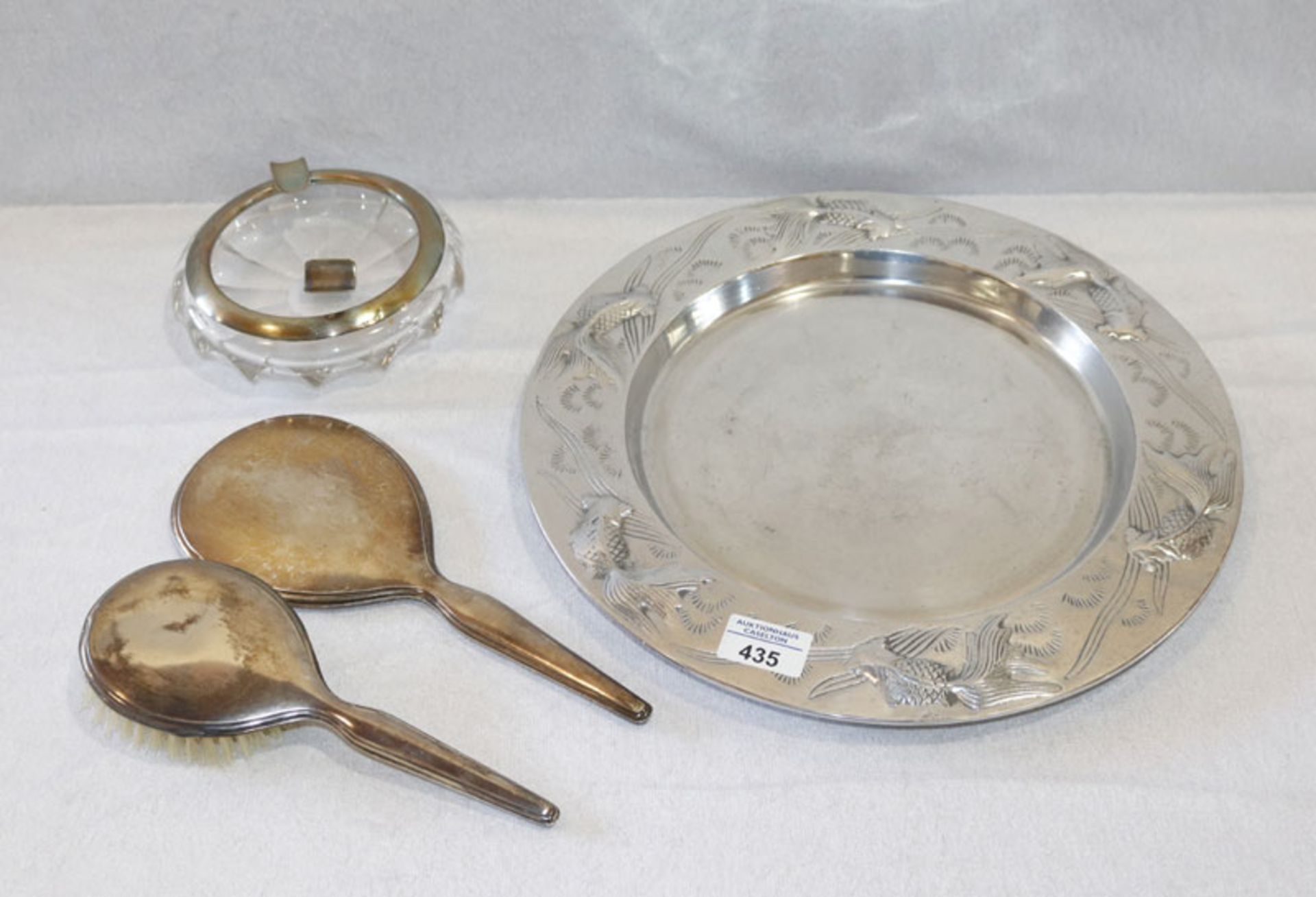 Konvolut: Silber Handspiegel und Bürste, beschädigt, Glas Aschenbecher mit Silberrand, D 16 cm,