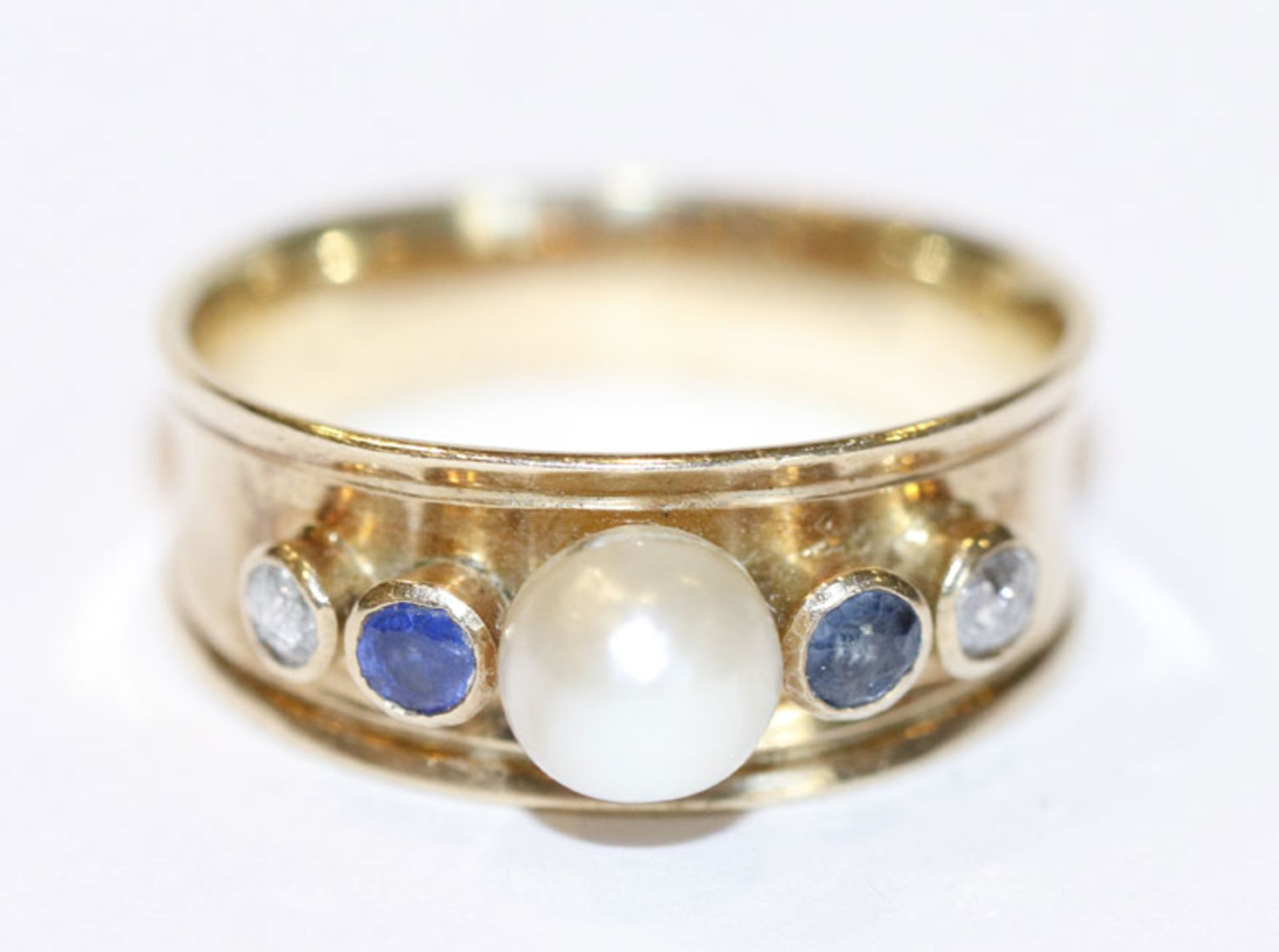 14 k Gelbgold Ring mit Perle, 2 Diamanten und 2 Safiren, Gr. 59, 6,5 gr.