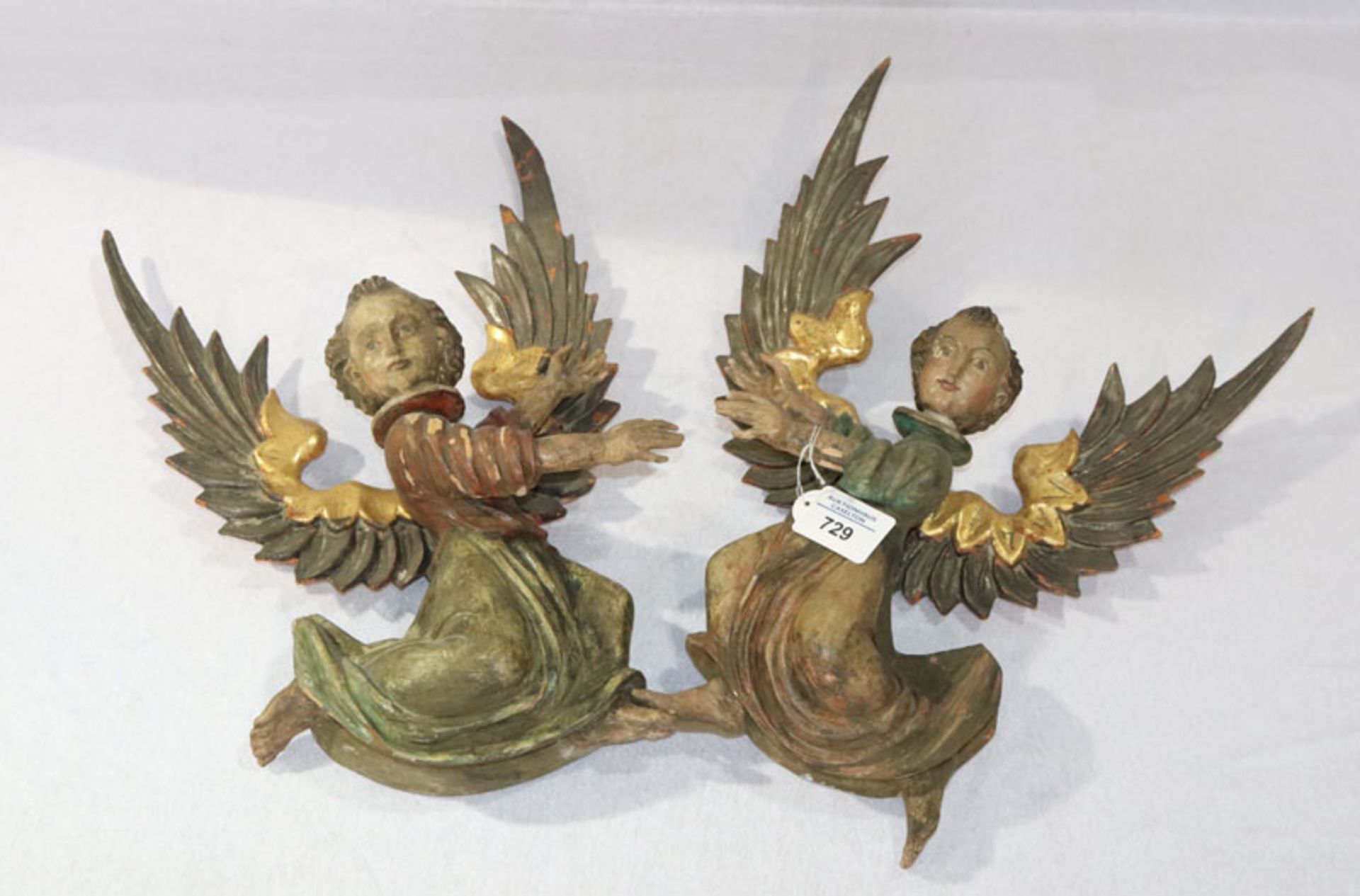 Paar Holzskulpturen 'Engel', farbig gefaßt, Fassung beschädigt, um 1900, H 42 cm, B 28 cm,