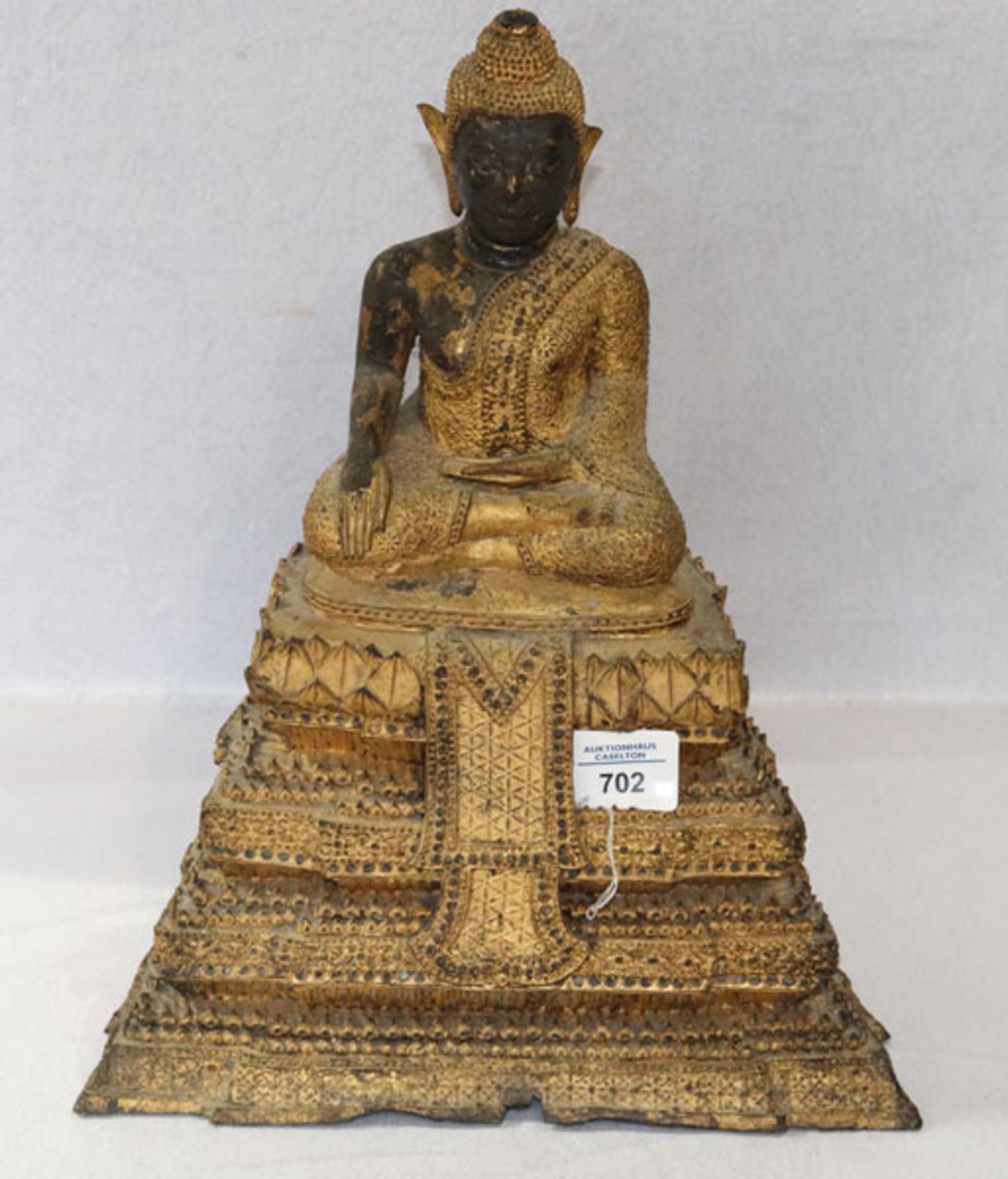 Metallskulptur Thailand, 'Sitzender Buddha', Restvergoldung, H 45 cm, B 34 cm, Altersspuren