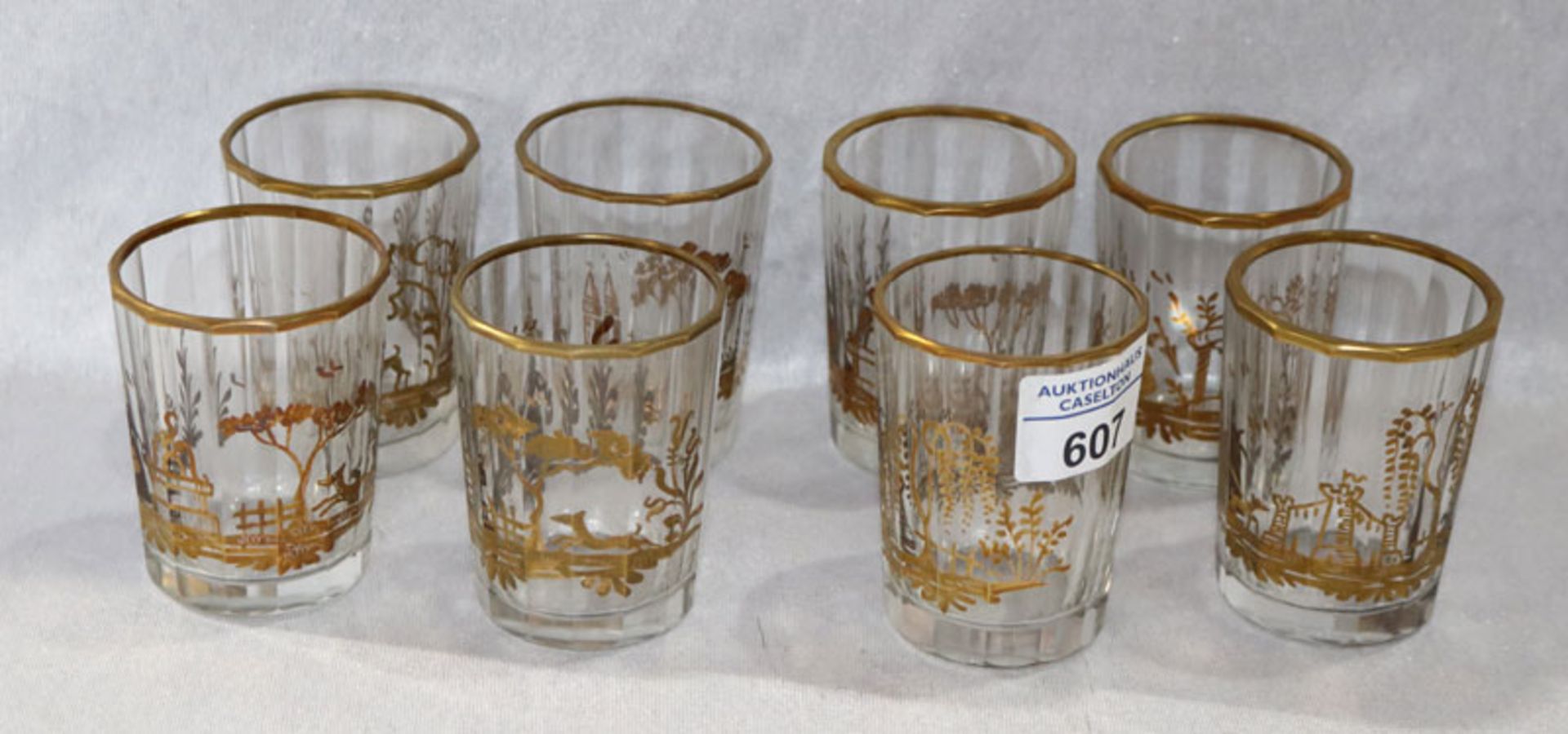 8 kleine Gläser mit verschiedenen Szenerien in Gold bemalt, Goldrand, H 7,5 cm, D 5,2 cm, teils