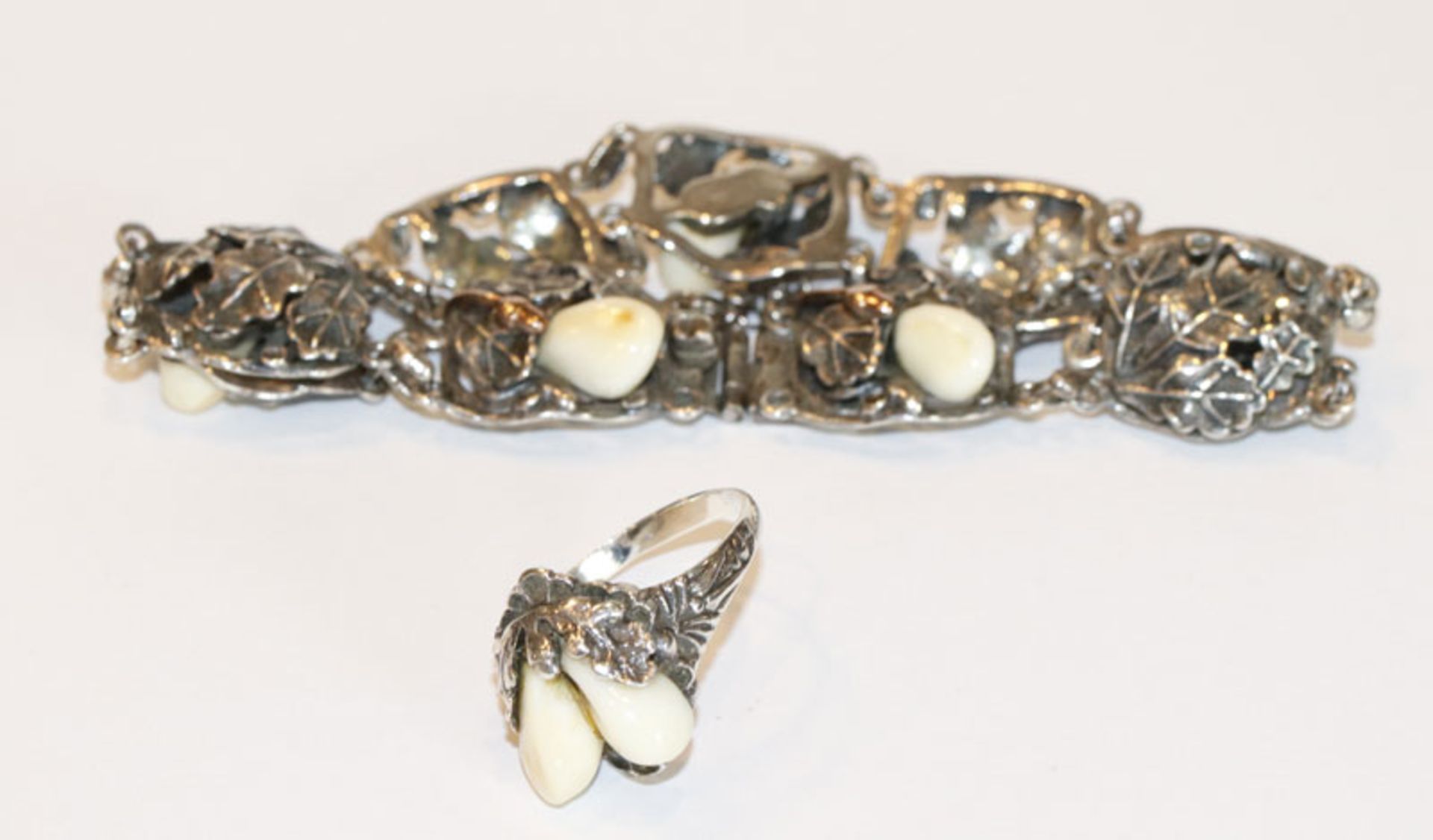 Silber Trachten-Armband mit plastischem Eichenlaub und Grandeln, L 20 cm, und Grandel-Ring, Gr.