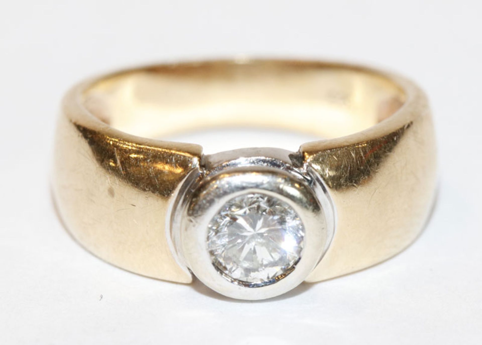 14 k Gelbgold Ring mit in Weißgold gefaßten Diamanten, ca. 0,50 ct., wesselton Pi, Gr. 55