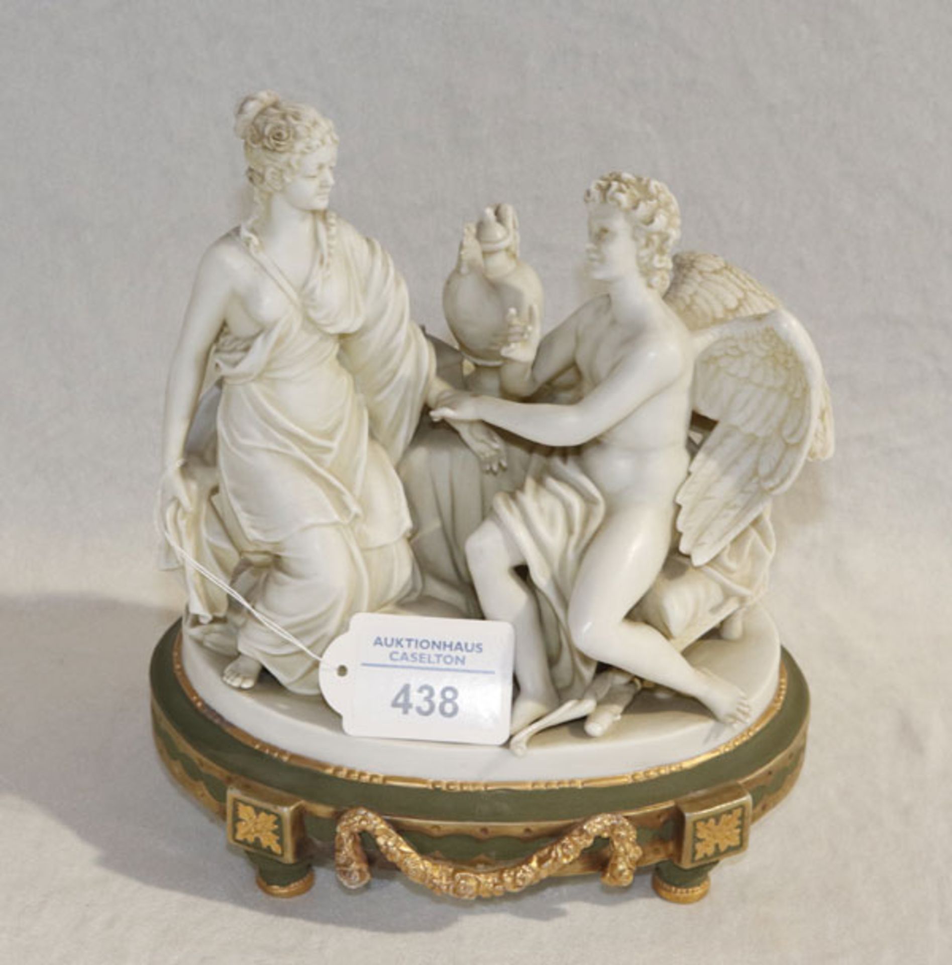 Porzellan Figurengruppe 'Dame mit Schutzengel', Sockel grün/gold bemalt, gut erhalten, H 21 cm, B 18