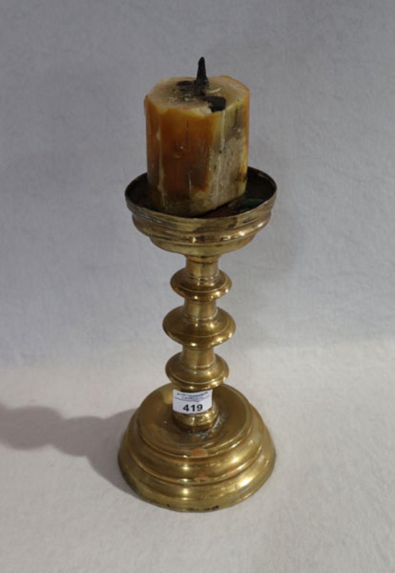 Messing Kerzenleuchter um 1800, H 38 cm, D 15 cm, starke Alters- und Gebrauchsspuren