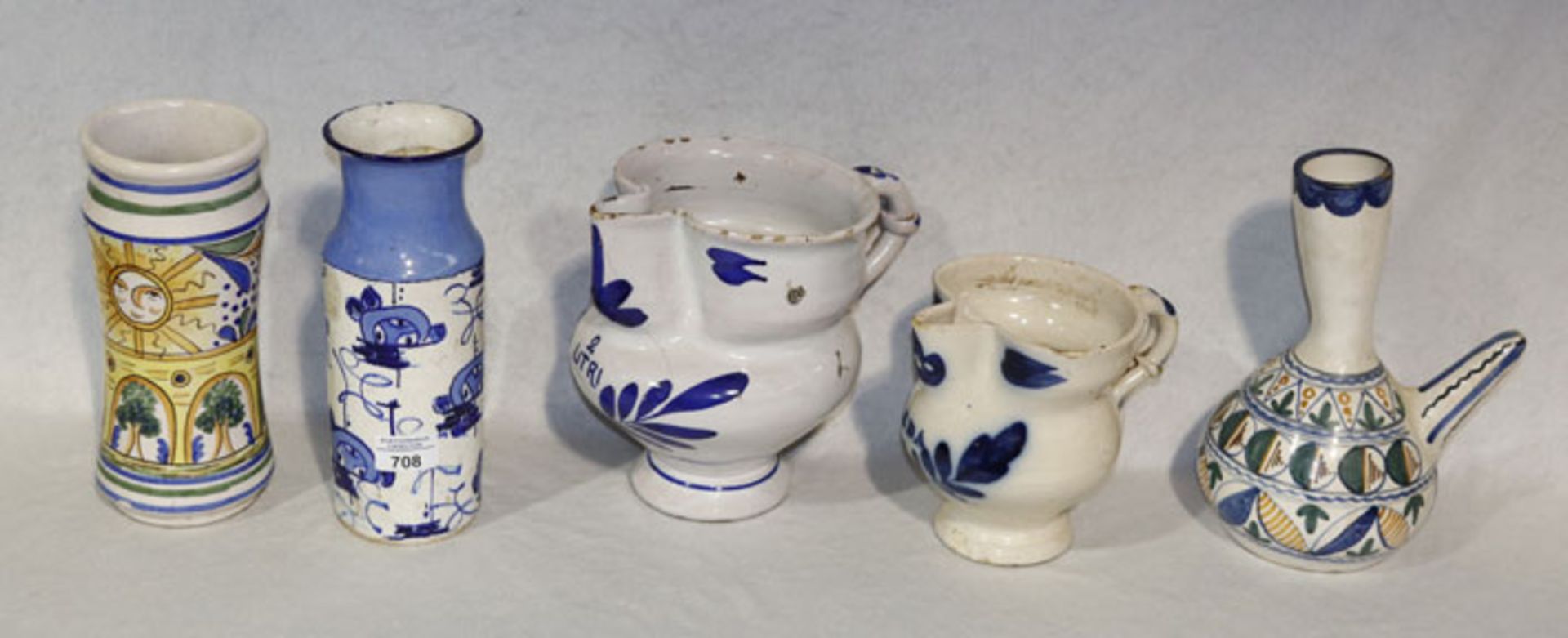 Konvolut von Keramik Vasen, H 24/25 cm. 2 Henkelkrüge mit blauem Dekor, 1 und 2 Liter, H 16/20 cm,