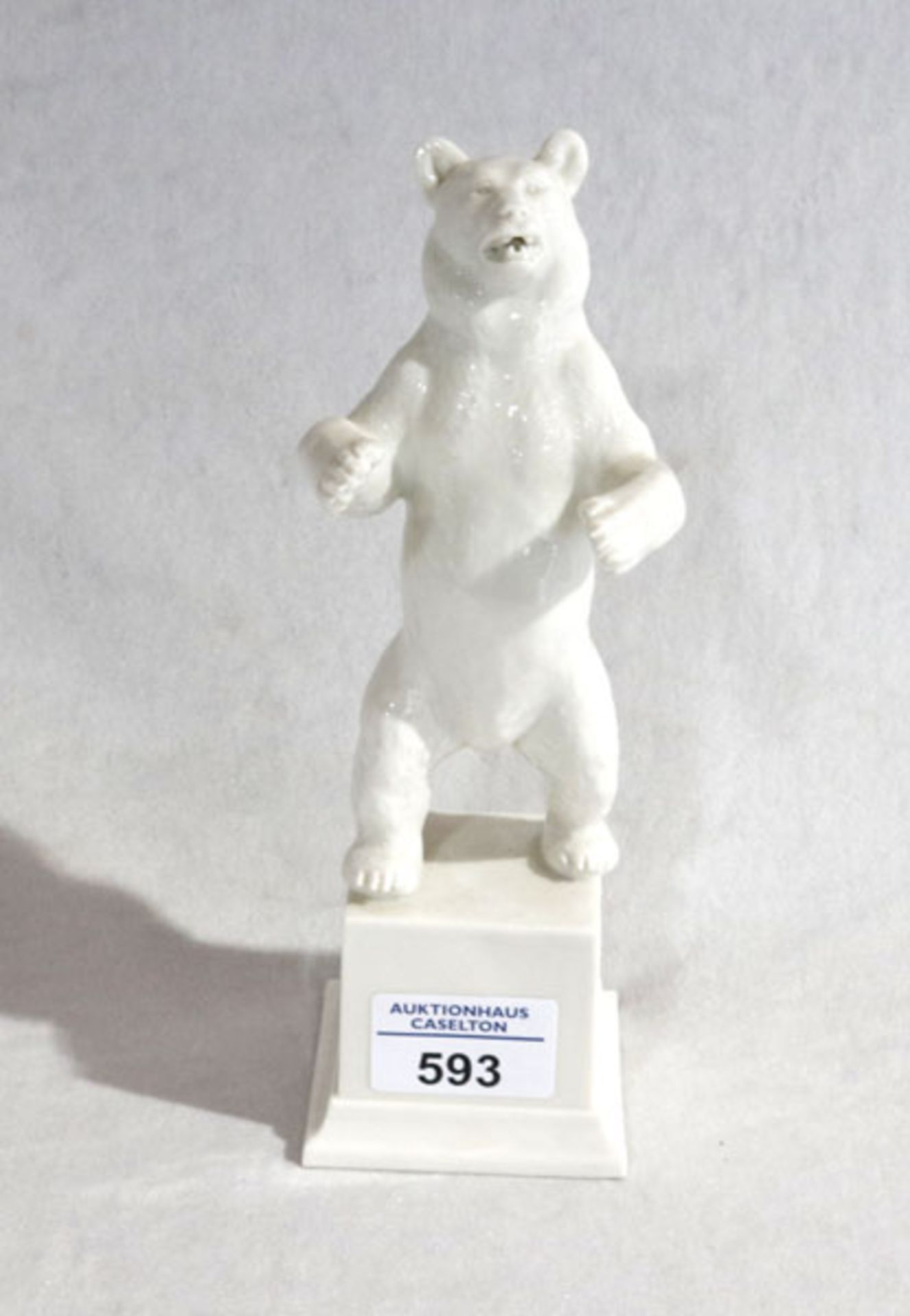 Allach Porzellanskulptur 'Stehender Bär', weiß glasiert, im Boden Allach-Runenmarke und 'F.NAGY'
