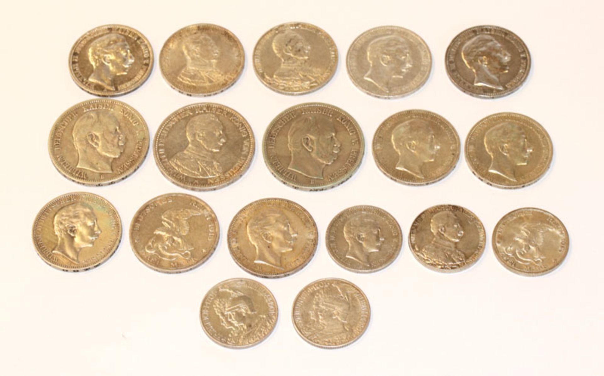 18 Silbermünzen, Kaiserreich Preussen, 2, 3 und 5 Reichsmark, 304 gr. Brutto, 270 gr. Feinsilber
