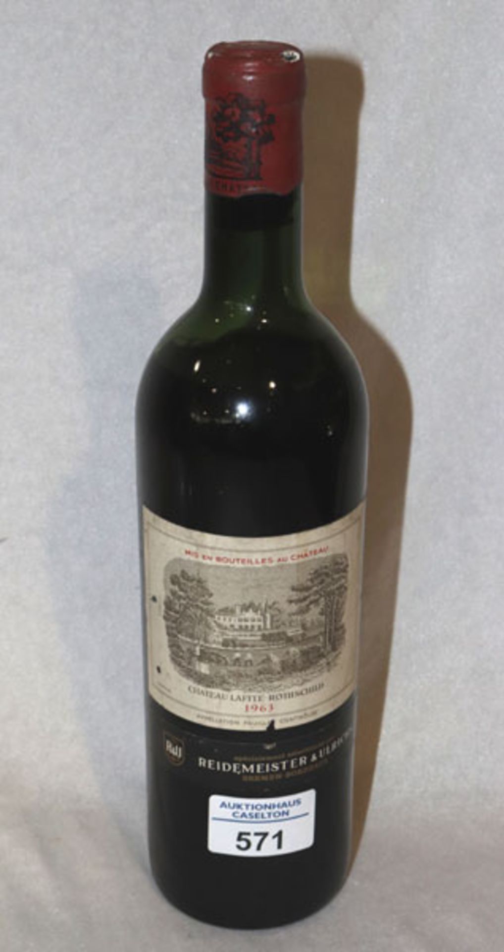 Flasche Rotwein, Mis En Bouteilles Au Chateau, Chateau Lafite Rothschild 1963, Metallkapsel leicht