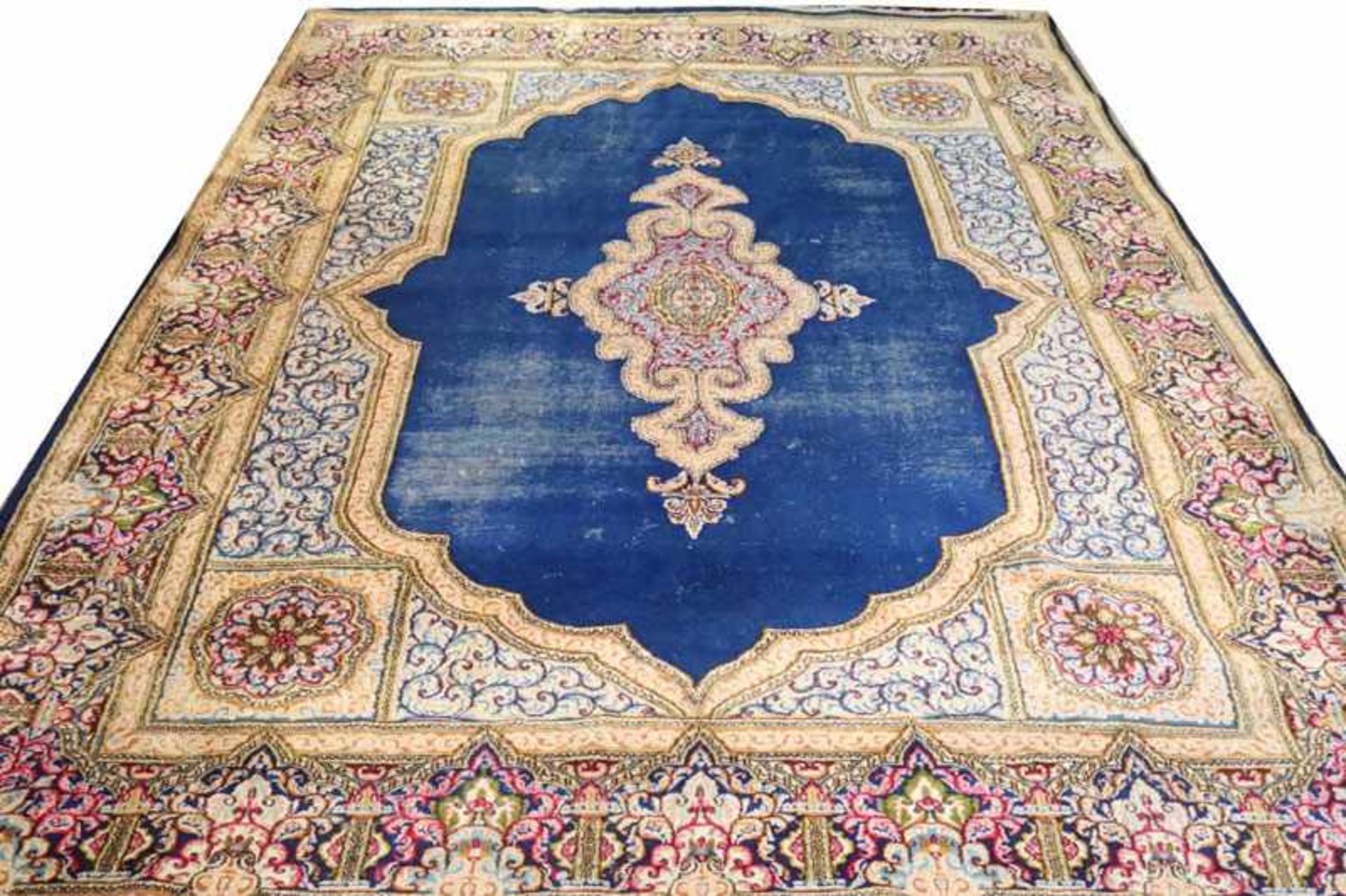 Teppich, blau/beige/bunt, sehr stark abgetreten und gebraucht, 367 cm x 274 cm