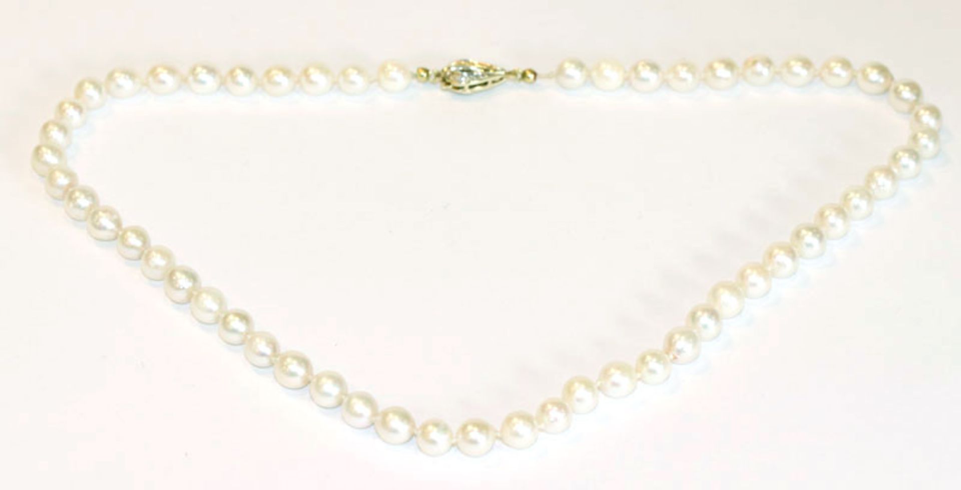 Perlenkette mit 14 k Gelb- und Weißgold Schließe, L 42 cm