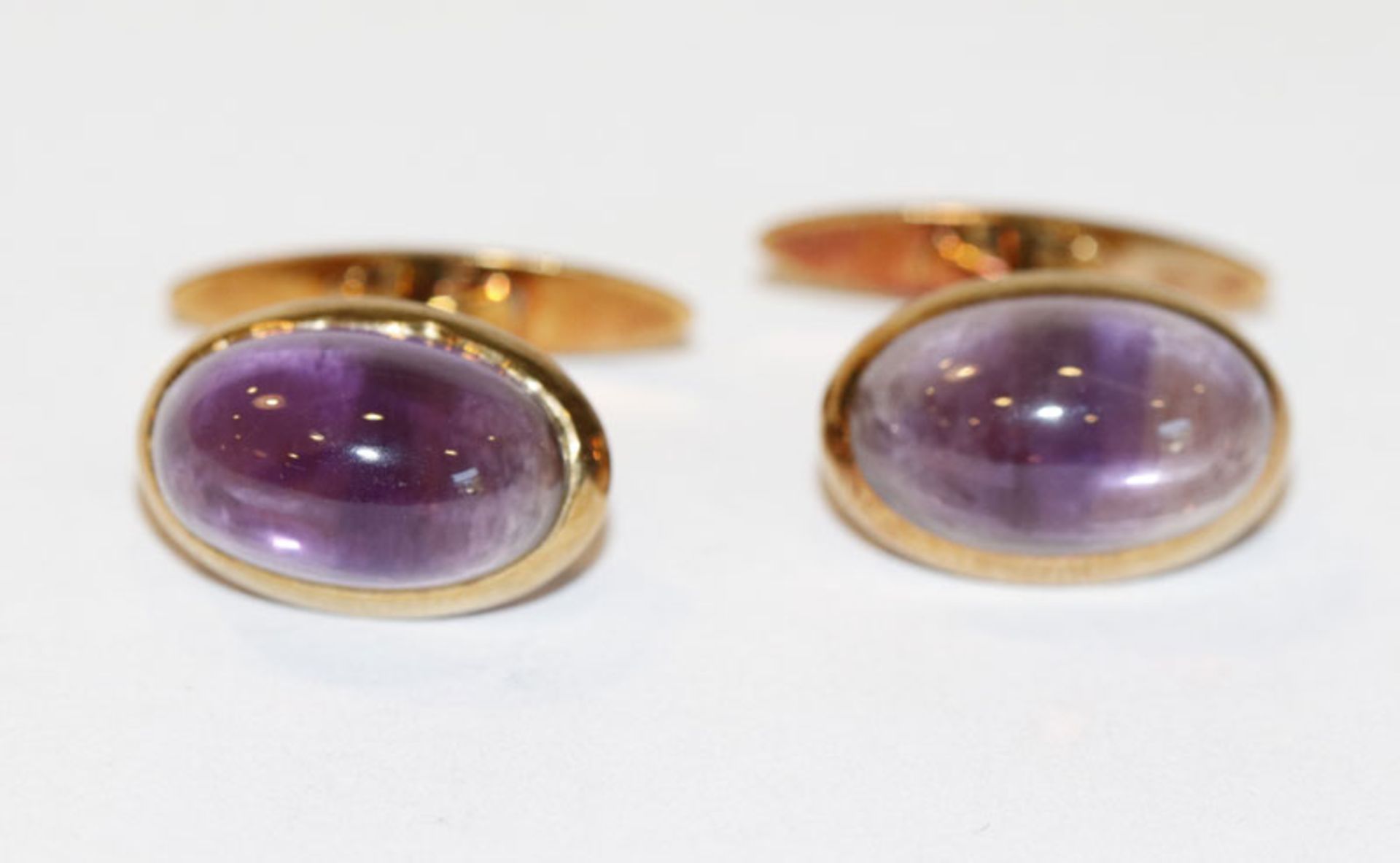 Paar 14 k Gelbgold Manschettenknöpfe mit Amethysten, 7,8 gr.