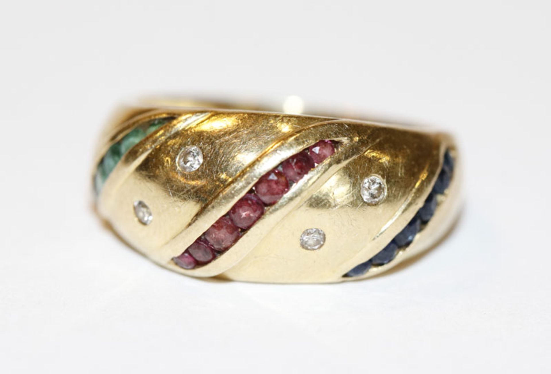 18 k Gelbgold Ring mit 4 Diamanten, Rubinen, Smargaden und Safiren, 6 gr., Gr. 53