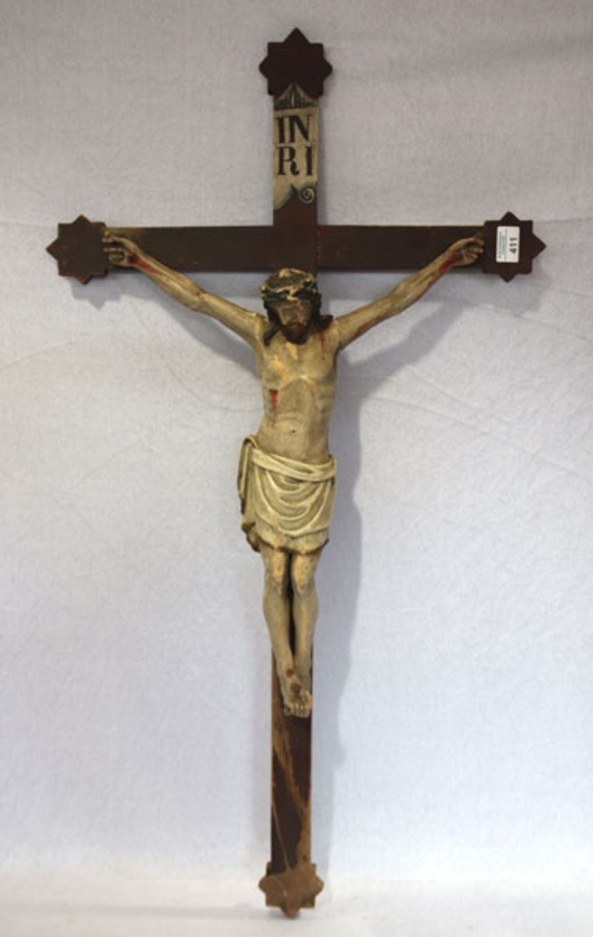 Holzkreuz mit Korpus Christi, gefaßt, Farbablösungen, beschädigt, H 102 cm, B 55 cm