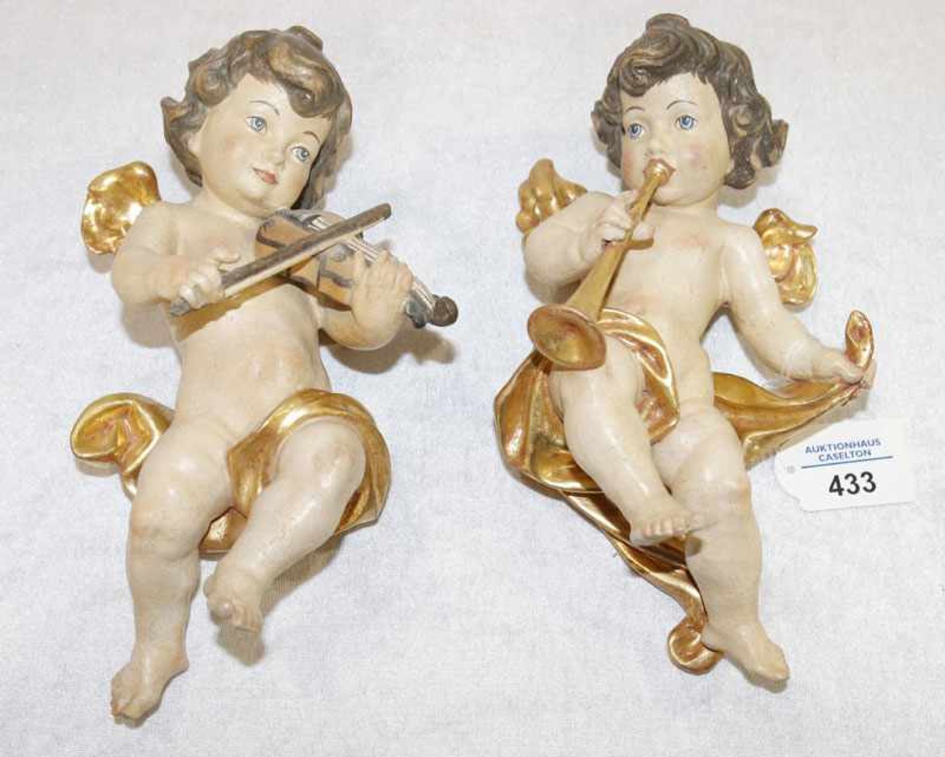 Paar Figurenskulpturen 'Musizierende Engel', gefaßt, Holzschnizterei Franz Barthels, Oberammergau, H