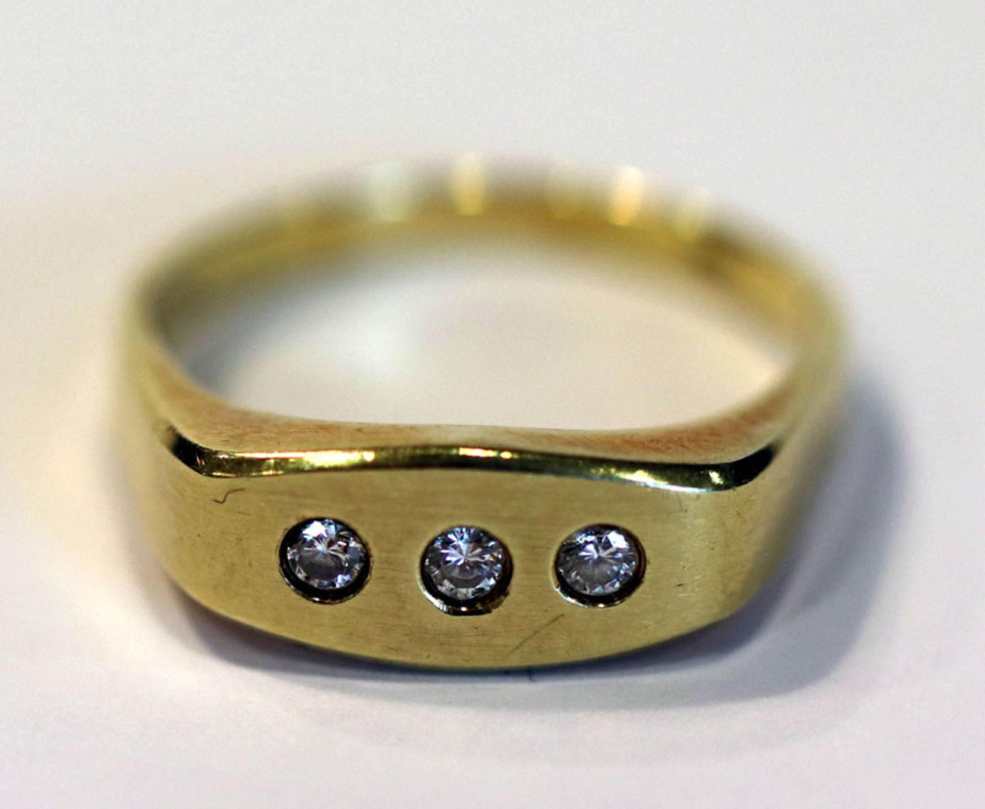 14 k Gelbgold Ring mit 3 Diamanten, zus. 0,15 ct. Diamanten, Gr. 60, 5,3 gr.
