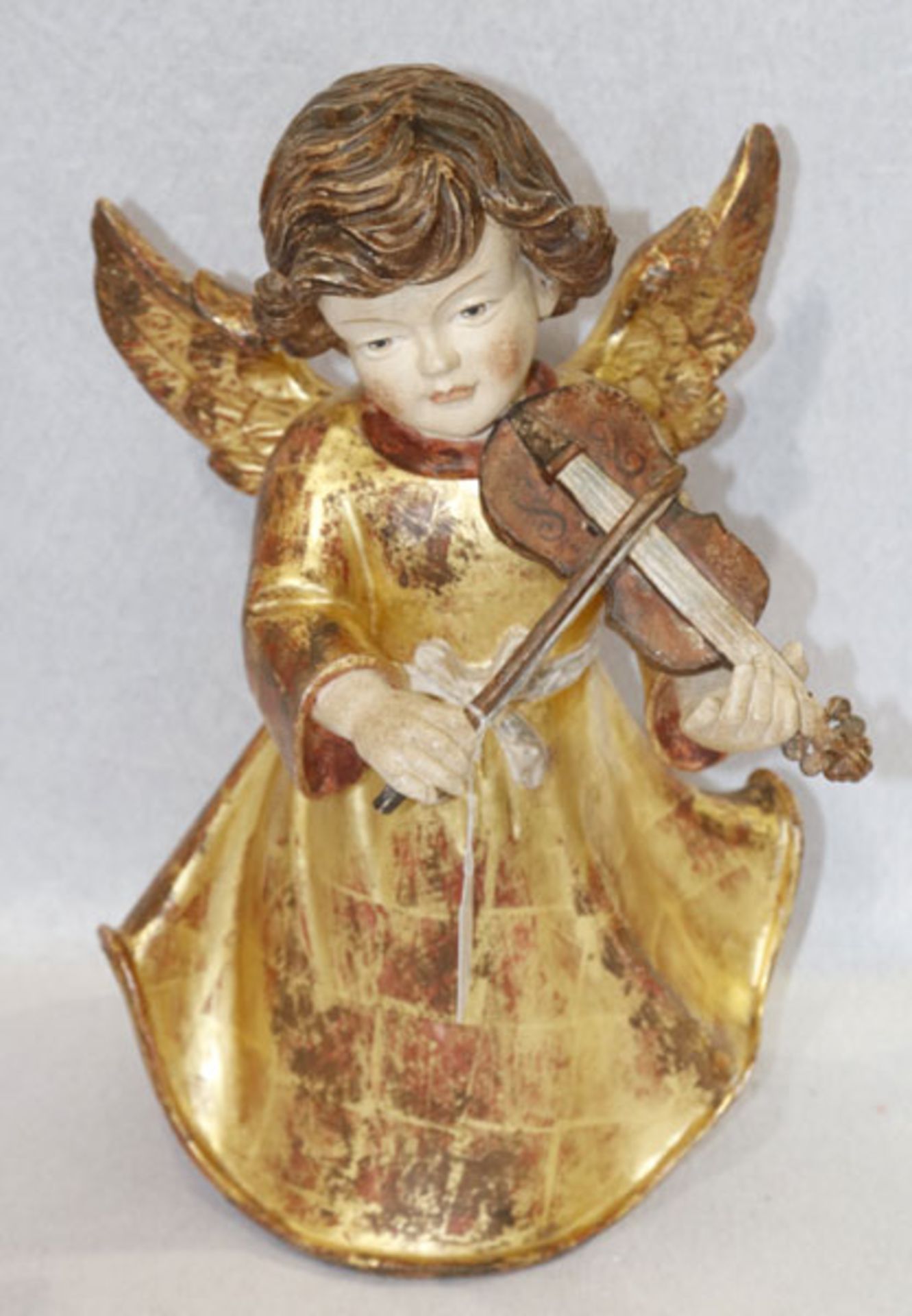 Holz Figurenskulptur 'Musizierender Engel', farbig gefaßt, am Boden gestempelt Heinzeller,