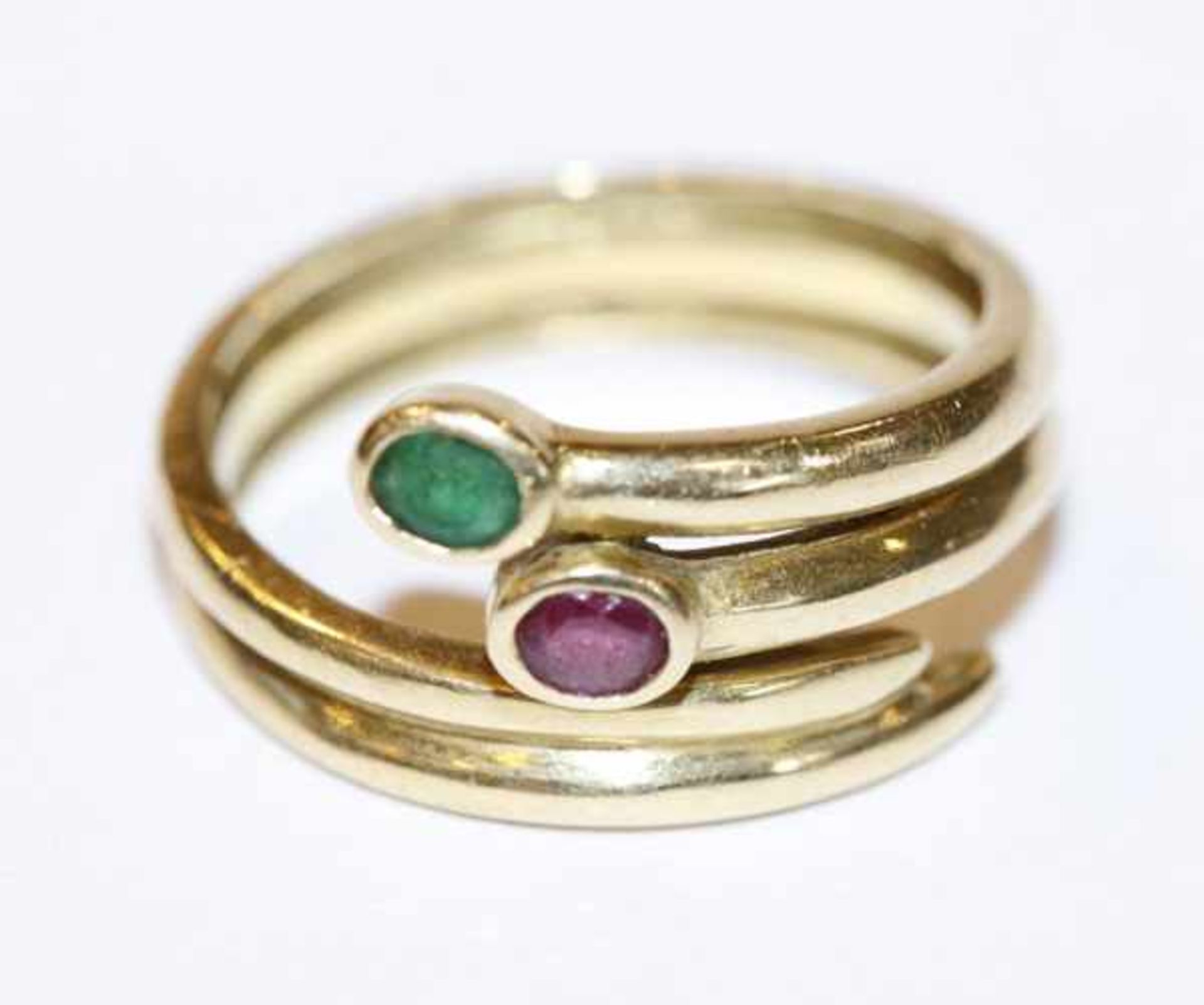 18 k Gelbgold Ring mit Rubin und Smaragd, 5,2 gr., Gr. 53
