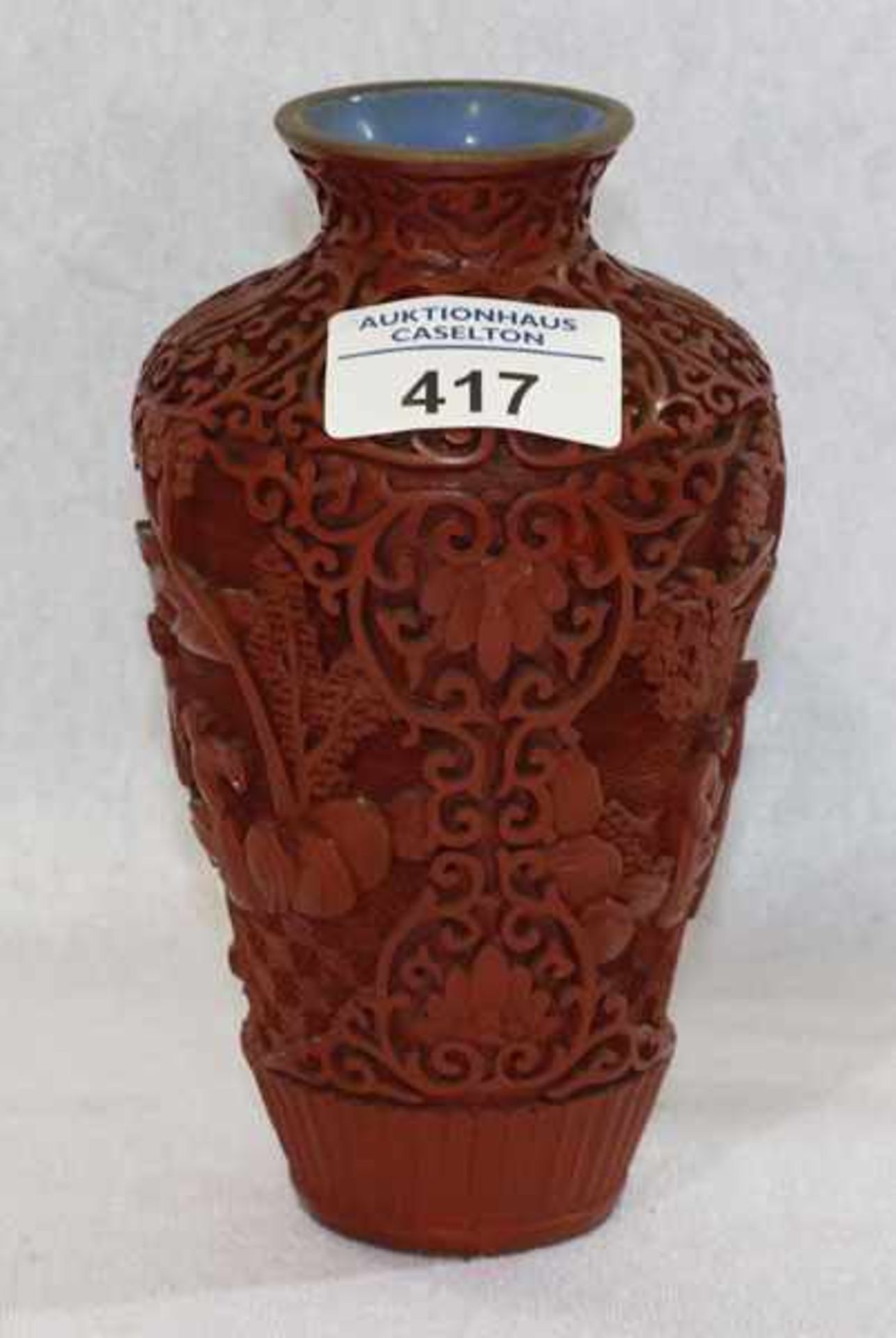 Chinalack Vase mit fgürlichem-Dekor, H 15 cm, D 9 cm