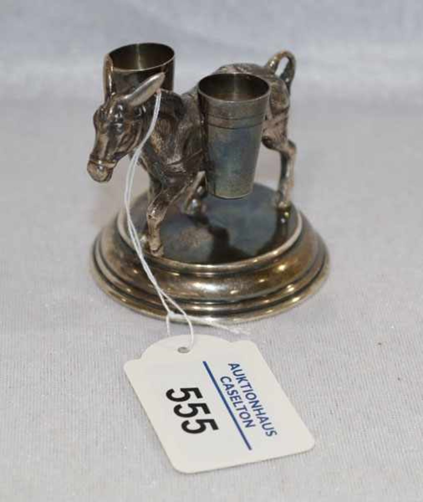 Figur, plastischer Esel mit 2 Körben auf rundem Stand, Silber, 19 gr., H 7 cm