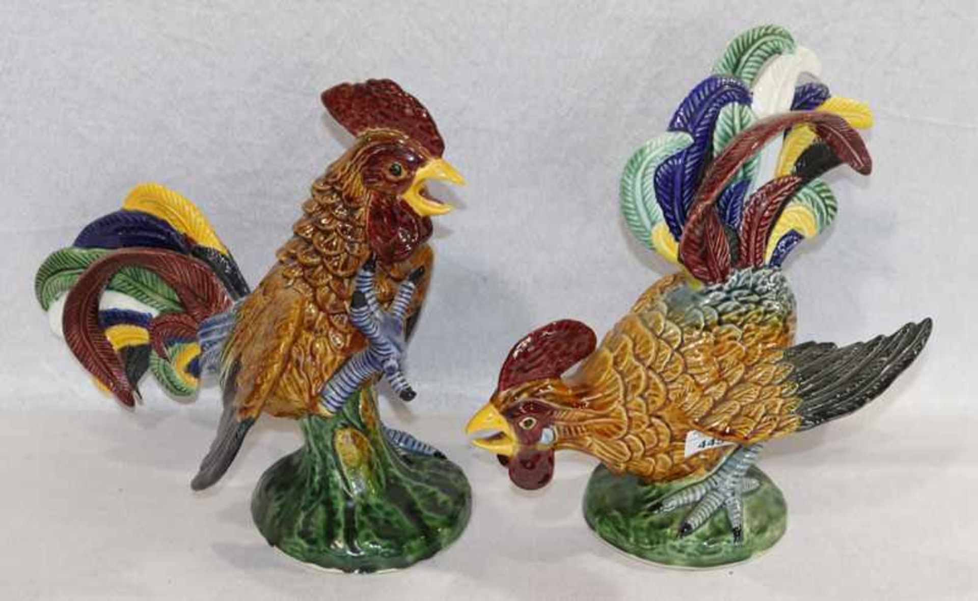 Paar Keramik Tierfiguren 'Streithähne', farbig glasiert, H 30/31 cm, leicht bestossen