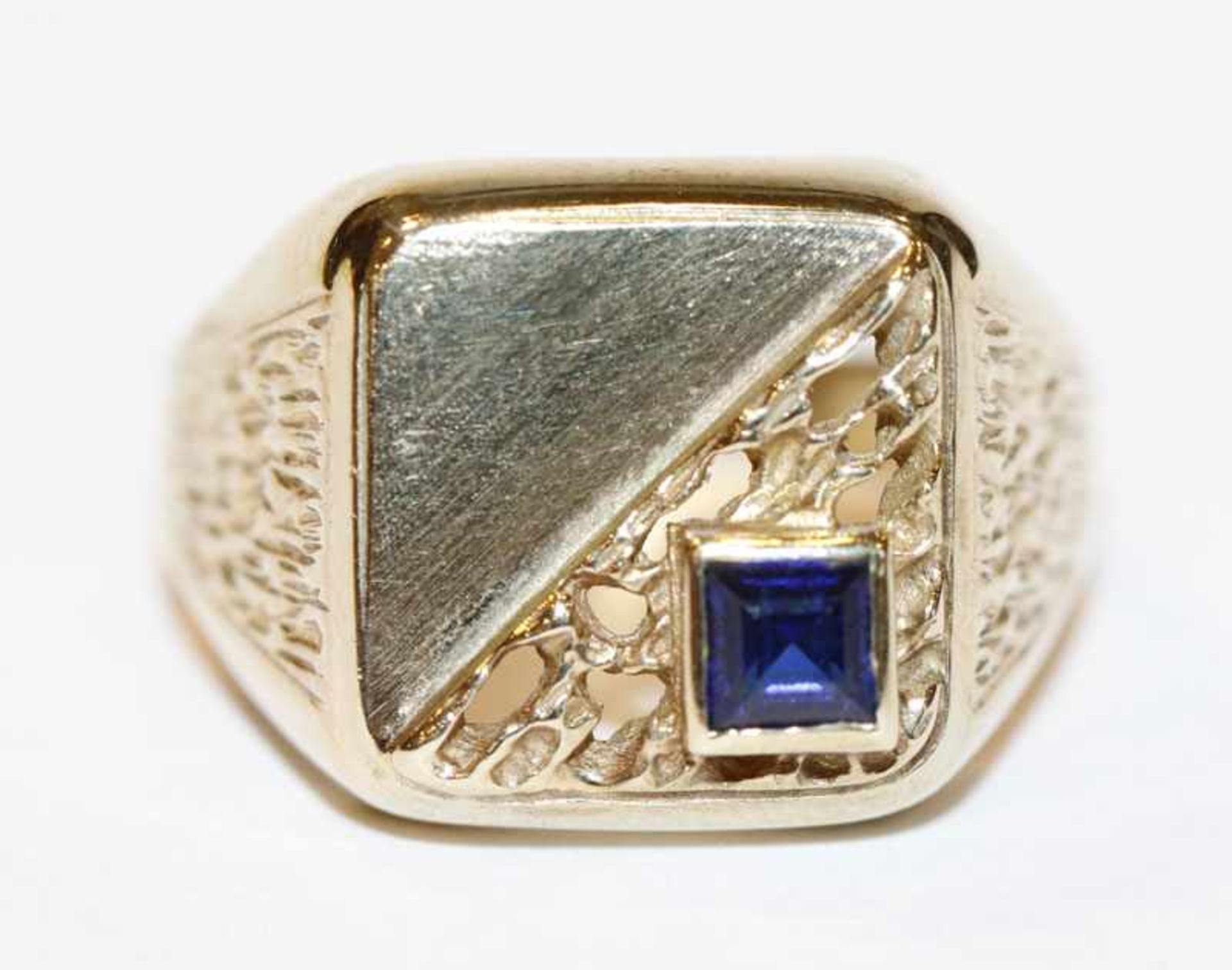 8 k Gelbgold Herrenring mit Safir, Gr. 66