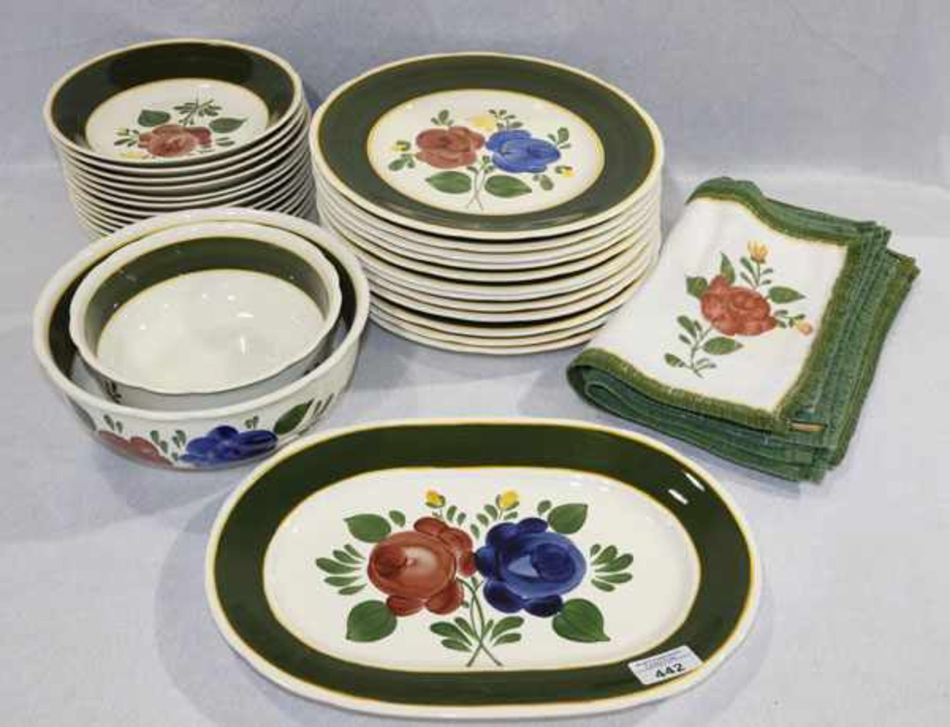 Villeroy & Boch Speise-Geschirrteile, Dekor Bauernblume, 12 Speiseteller, 13 Suppenteller, 2