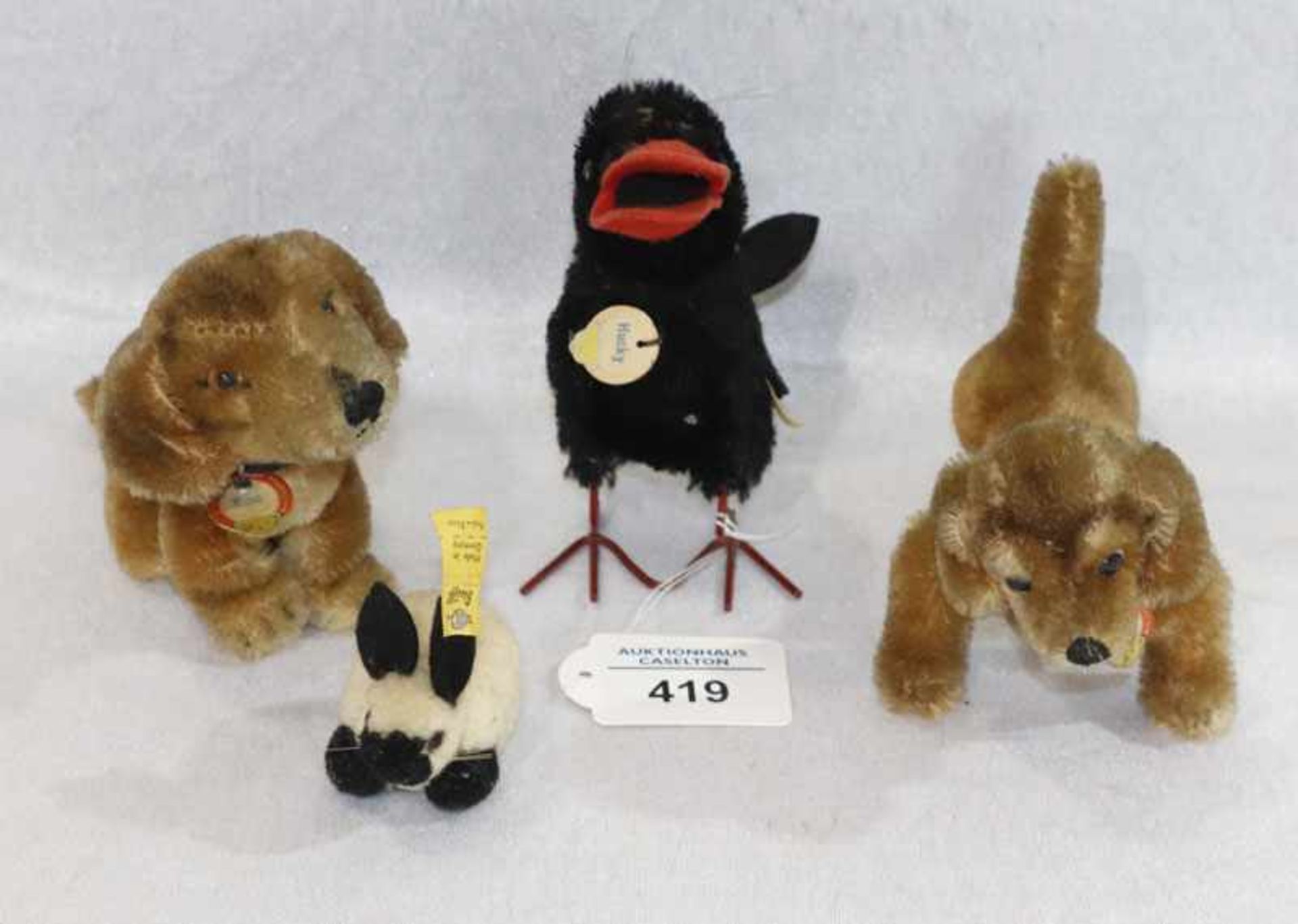 Steiff-Konvolut: 2 Hunde, Hexie und Bazi, Rbe Huckx, und kleiner Hase, H 5/12 cm, bespielt,