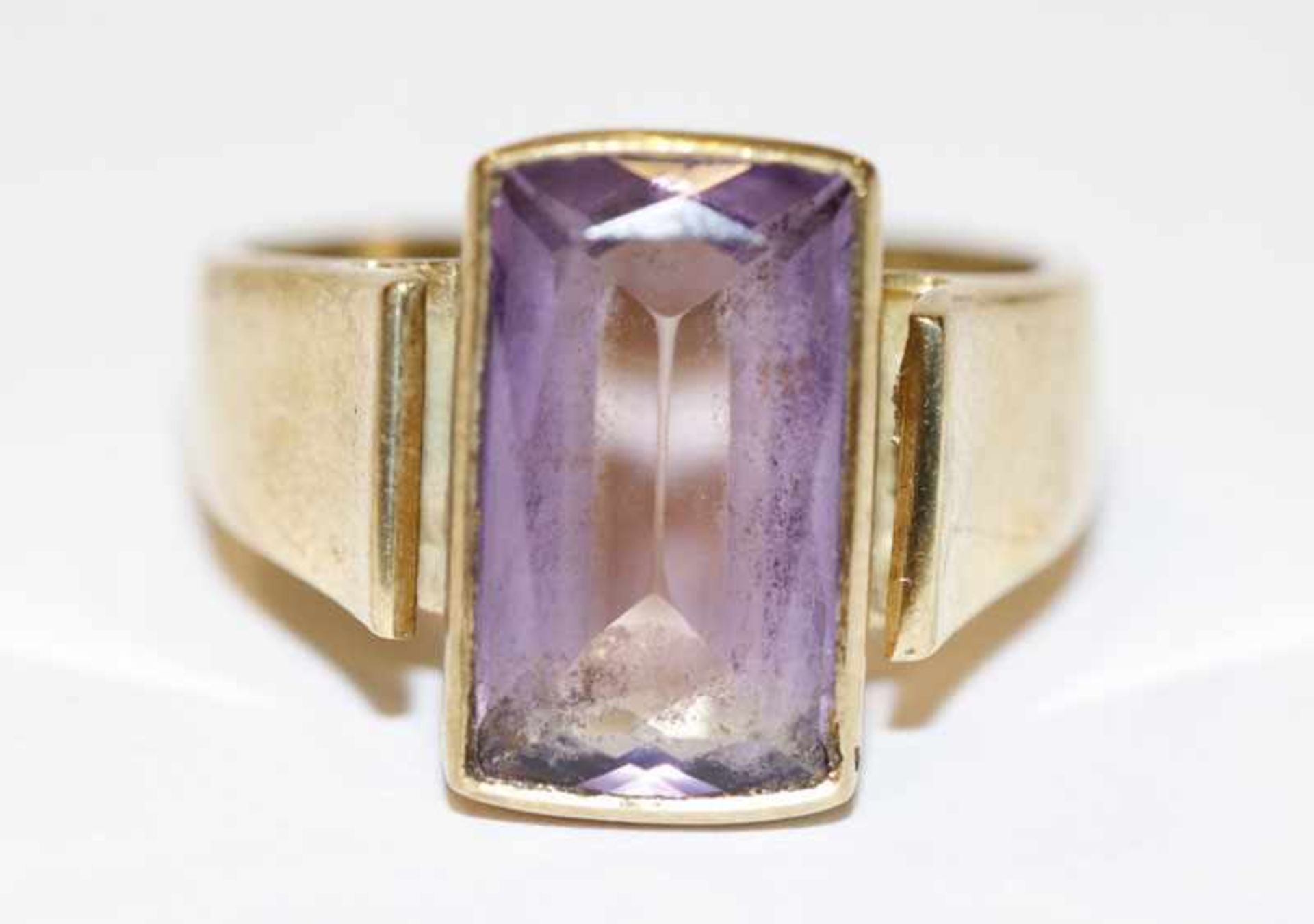 14 k Gelbgold Ring mit Amethyst, 7,6 gr., Gr. 59