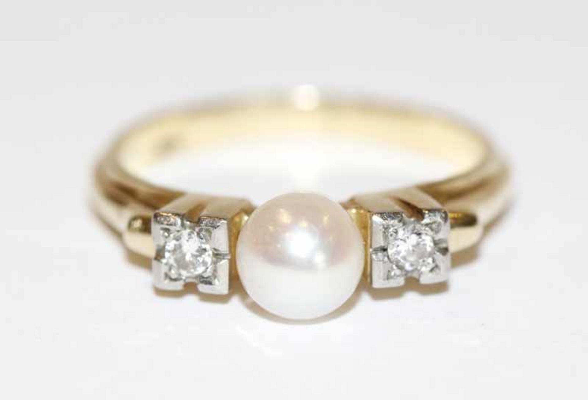 14 k Gelbgold Ring mit Perle und 2 Diamanten, 3,5 gr., Gr. 52