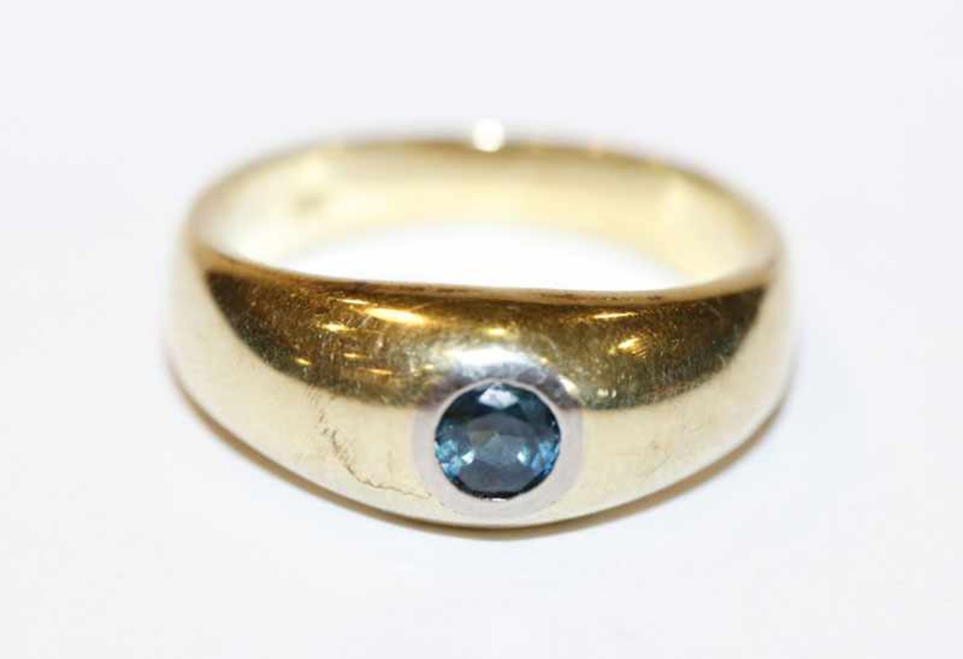 14 k Gelbgold Bandring mit Safir, 6,3 gr., Gr. 57