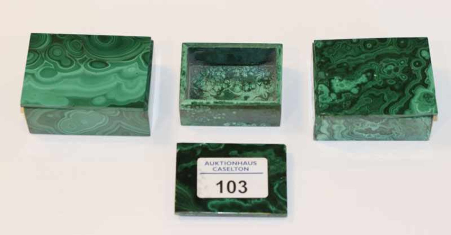 3 Malachit Deckeldosen, ein Deckel nicht passend, eine Dose beschädigt, H 3 cm, B 6,6 cm, B 5 cm
