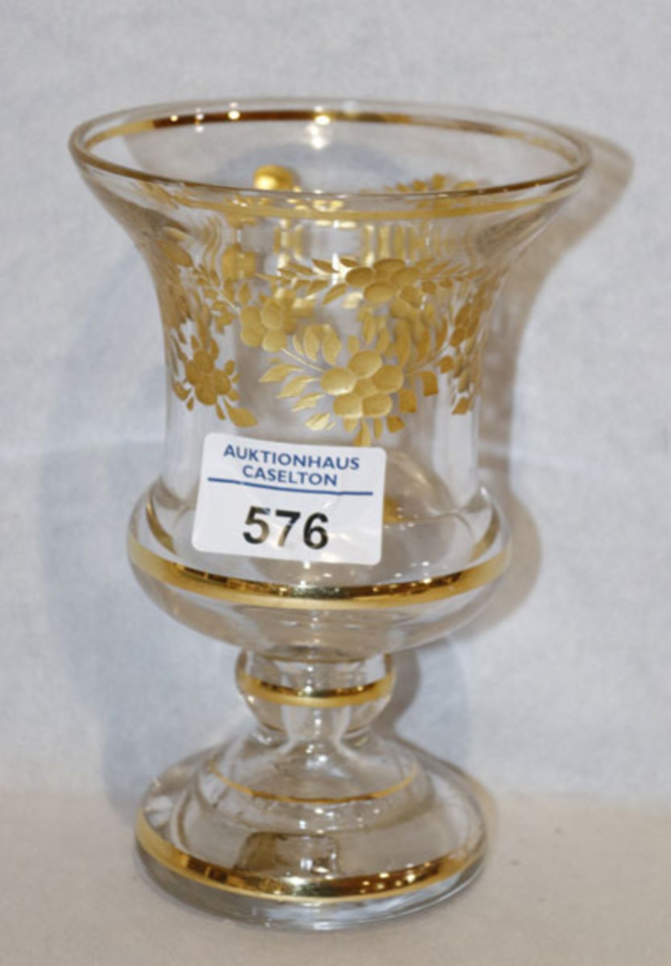 Glas Fußbecher mit Schliff und Golddekor, um 1900, H 16 cm, D 10,5 cm, teils berieben