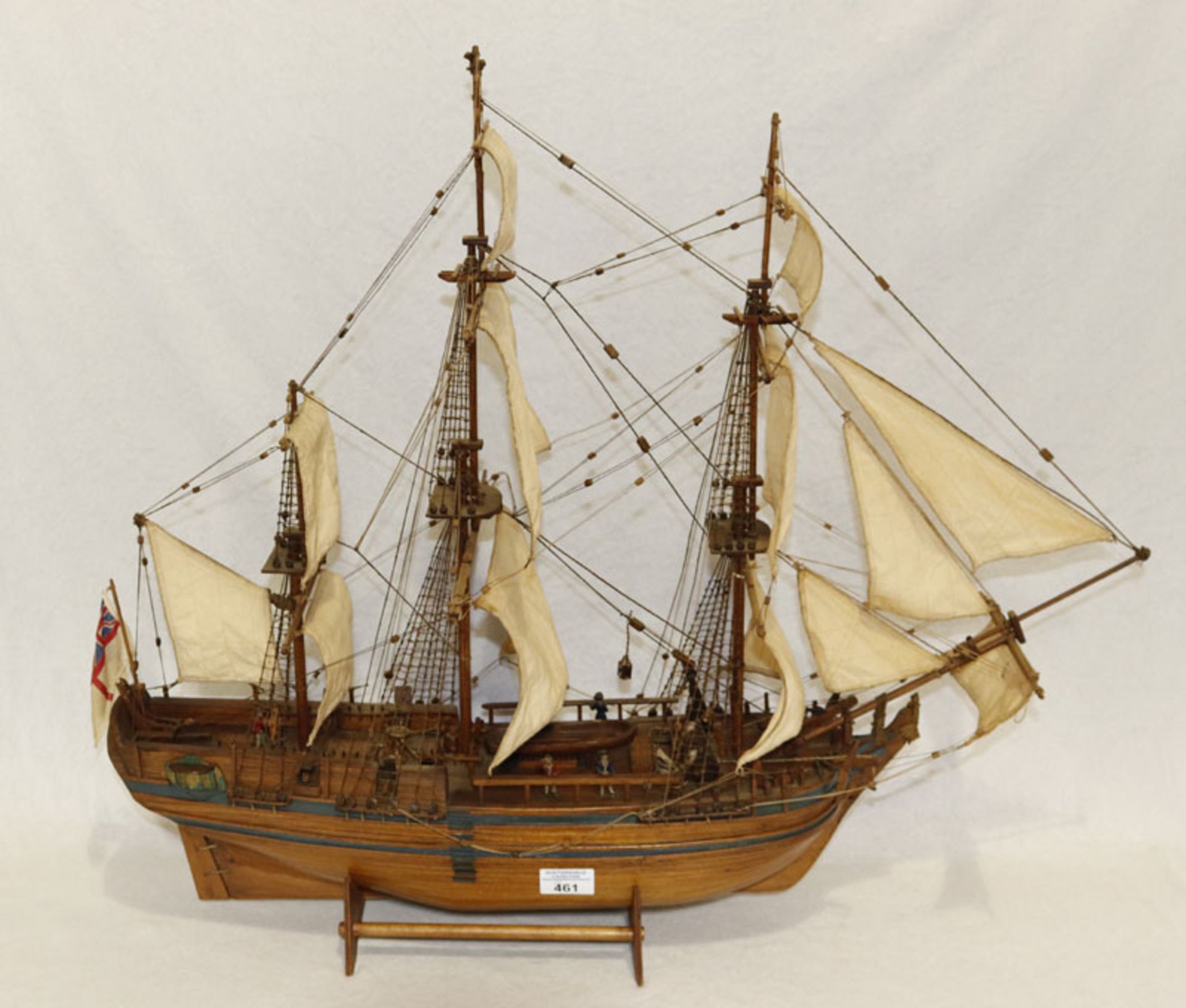 Holz Modellschiff mit Takelage, H 65 cm, B 70 cm, Altersspuren